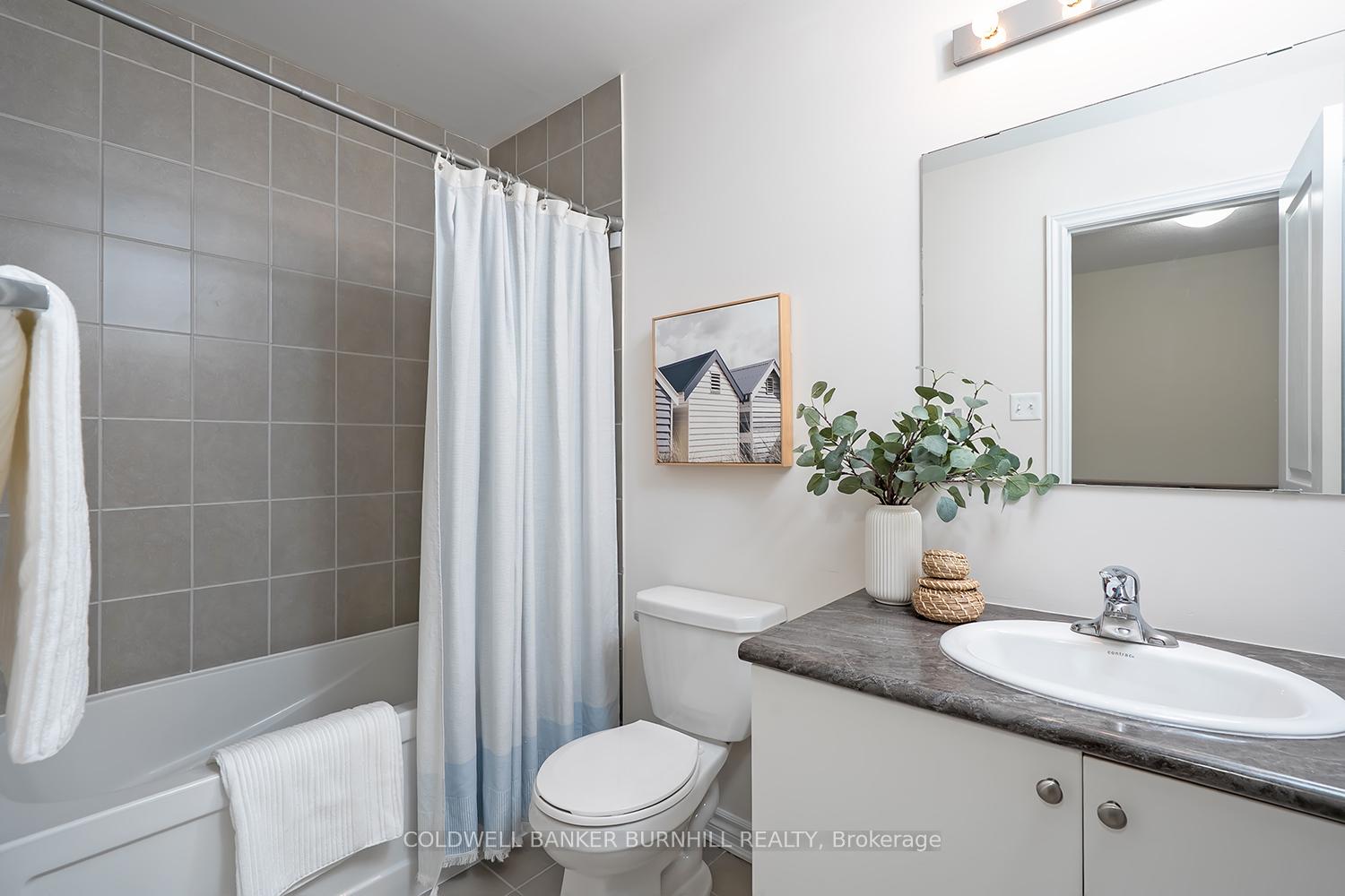 Photo 34 of 8 Hiscott Drive, Hamilton, Waterdown — HOMEH