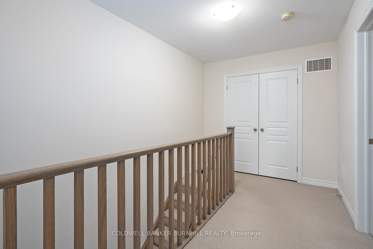 Photo 37 of 8 Hiscott Drive, Hamilton, Waterdown — HOMEH