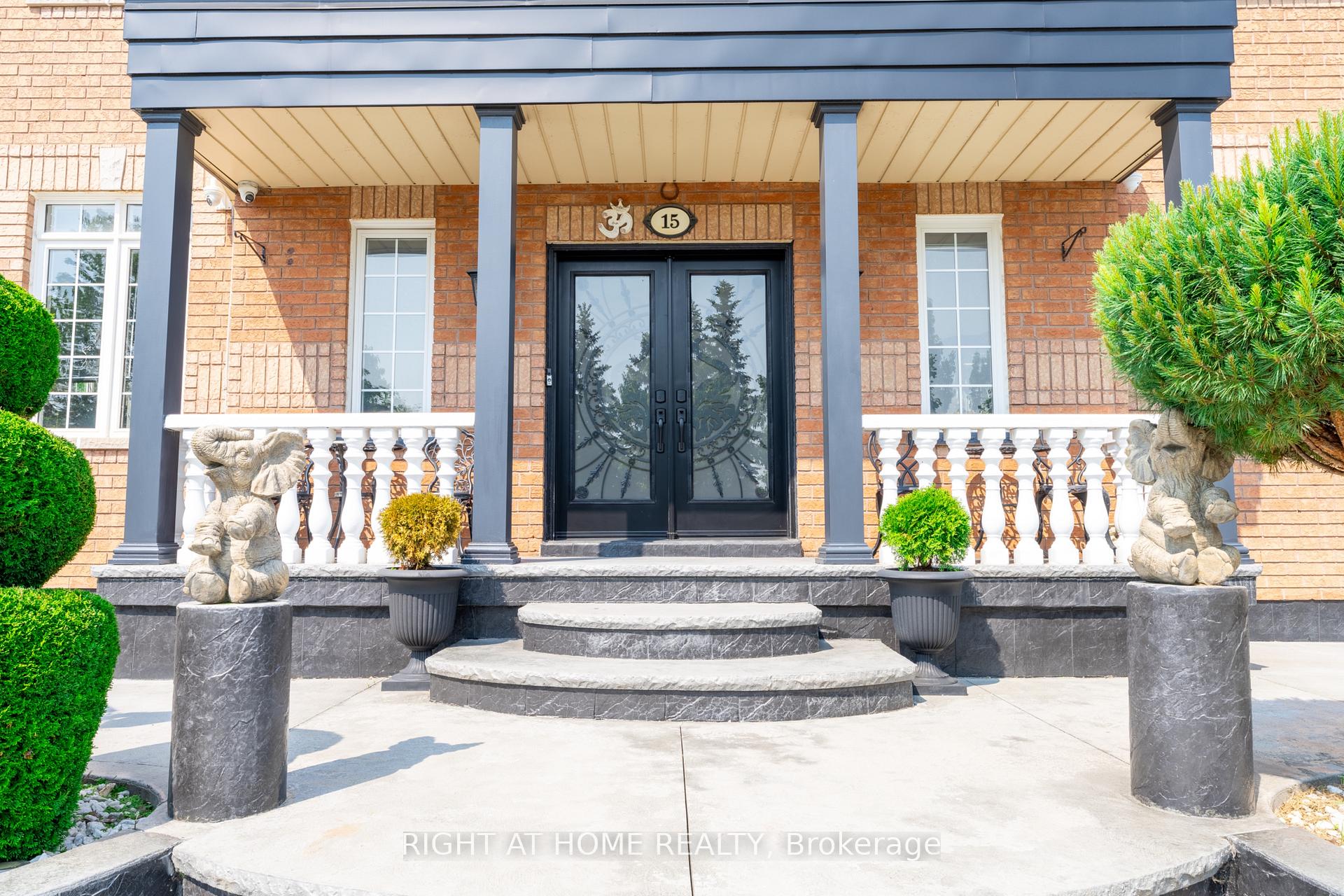 Photo 13 of 15 Tournament Drive, Brampton, Snelgrove — HOMEH