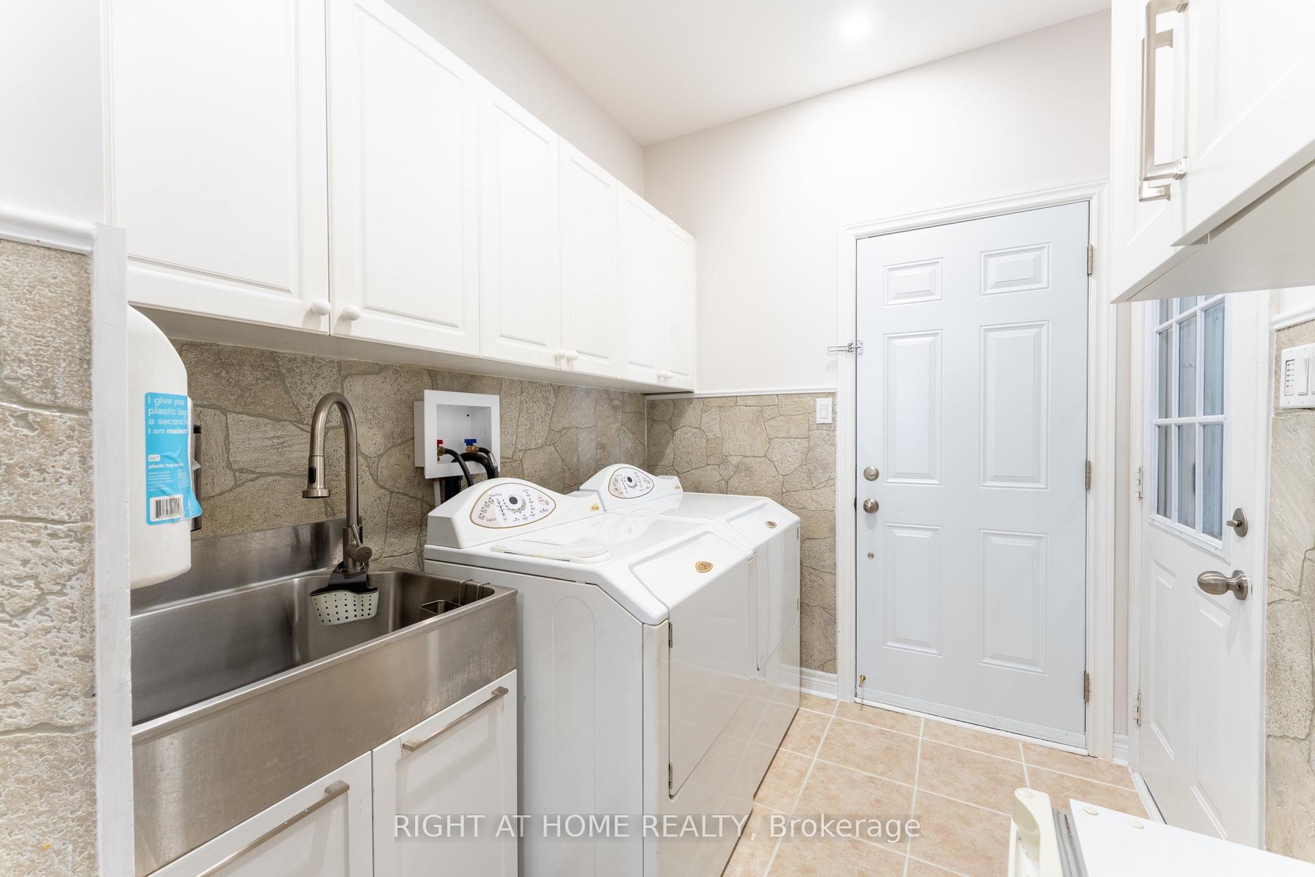Photo 14 of 15 Tournament Drive, Brampton, Snelgrove — HOMEH