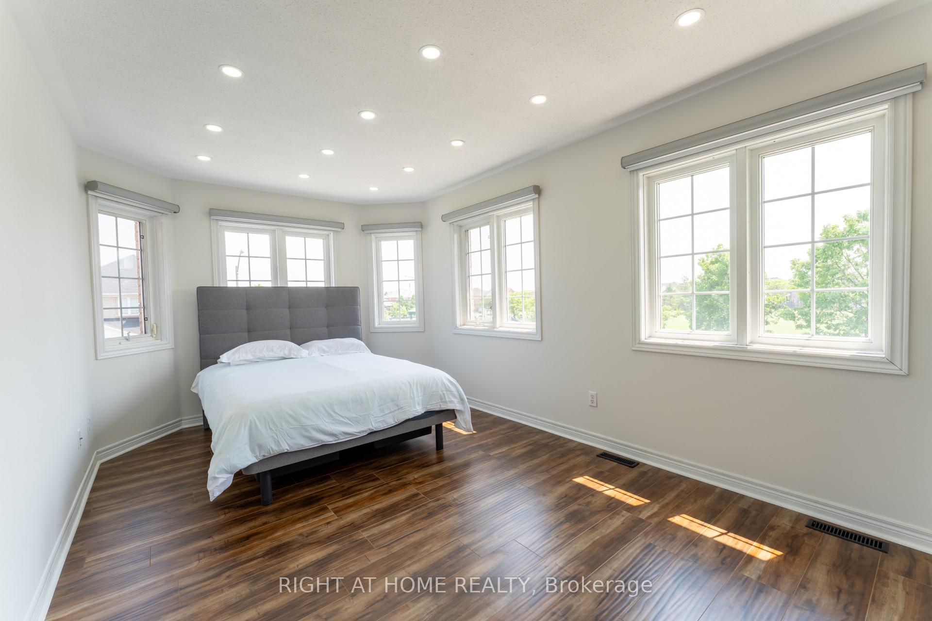 Photo 11 of 15 Tournament Drive, Brampton, Snelgrove — HOMEH