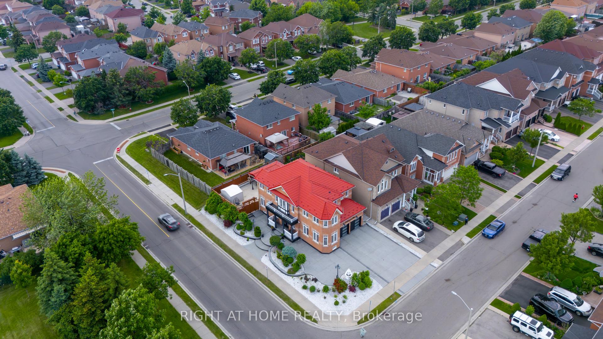 Photo 24 of 15 Tournament Drive, Brampton, Snelgrove — HOMEH