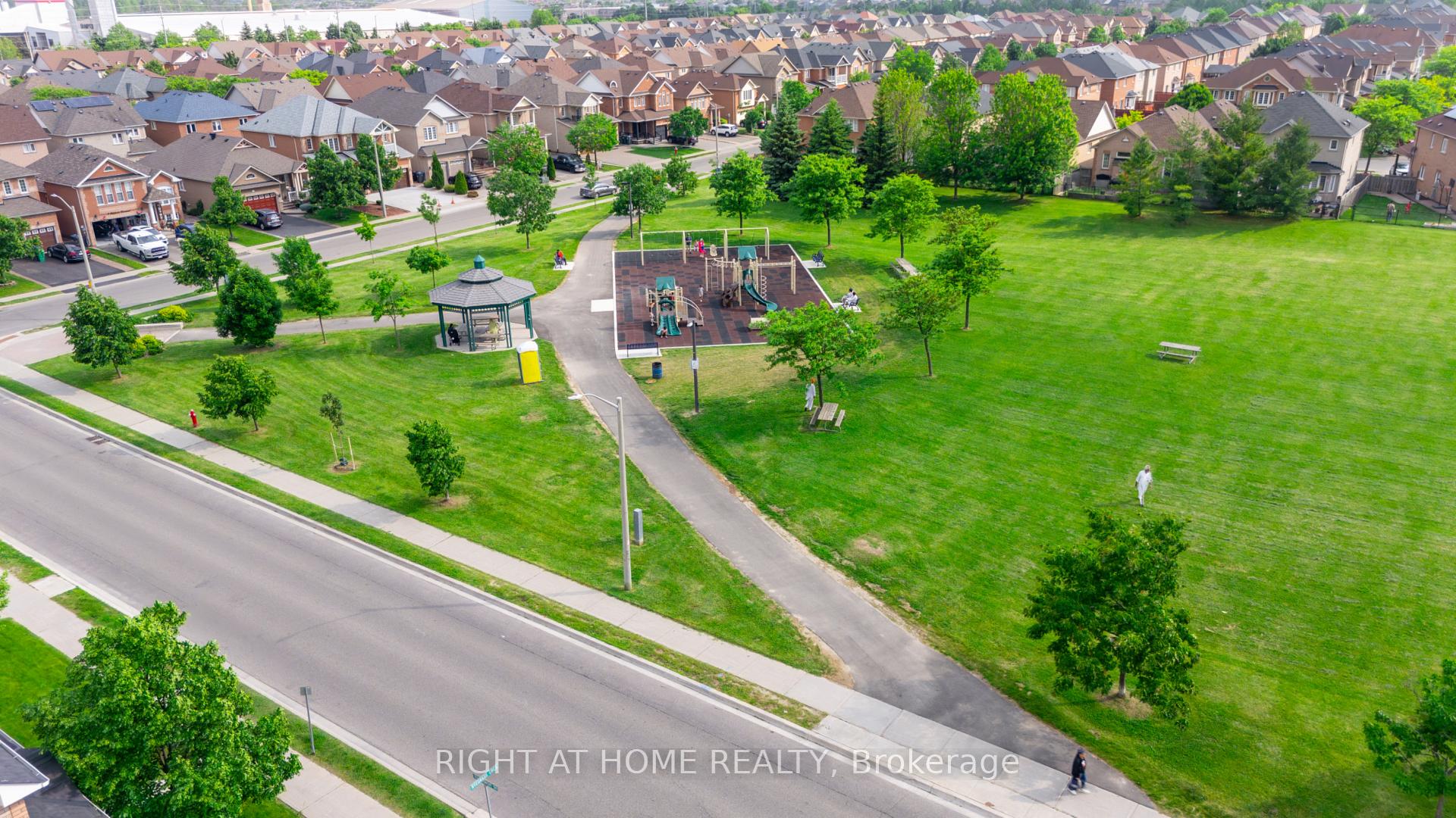 Photo 27 of 15 Tournament Drive, Brampton, Snelgrove — HOMEH