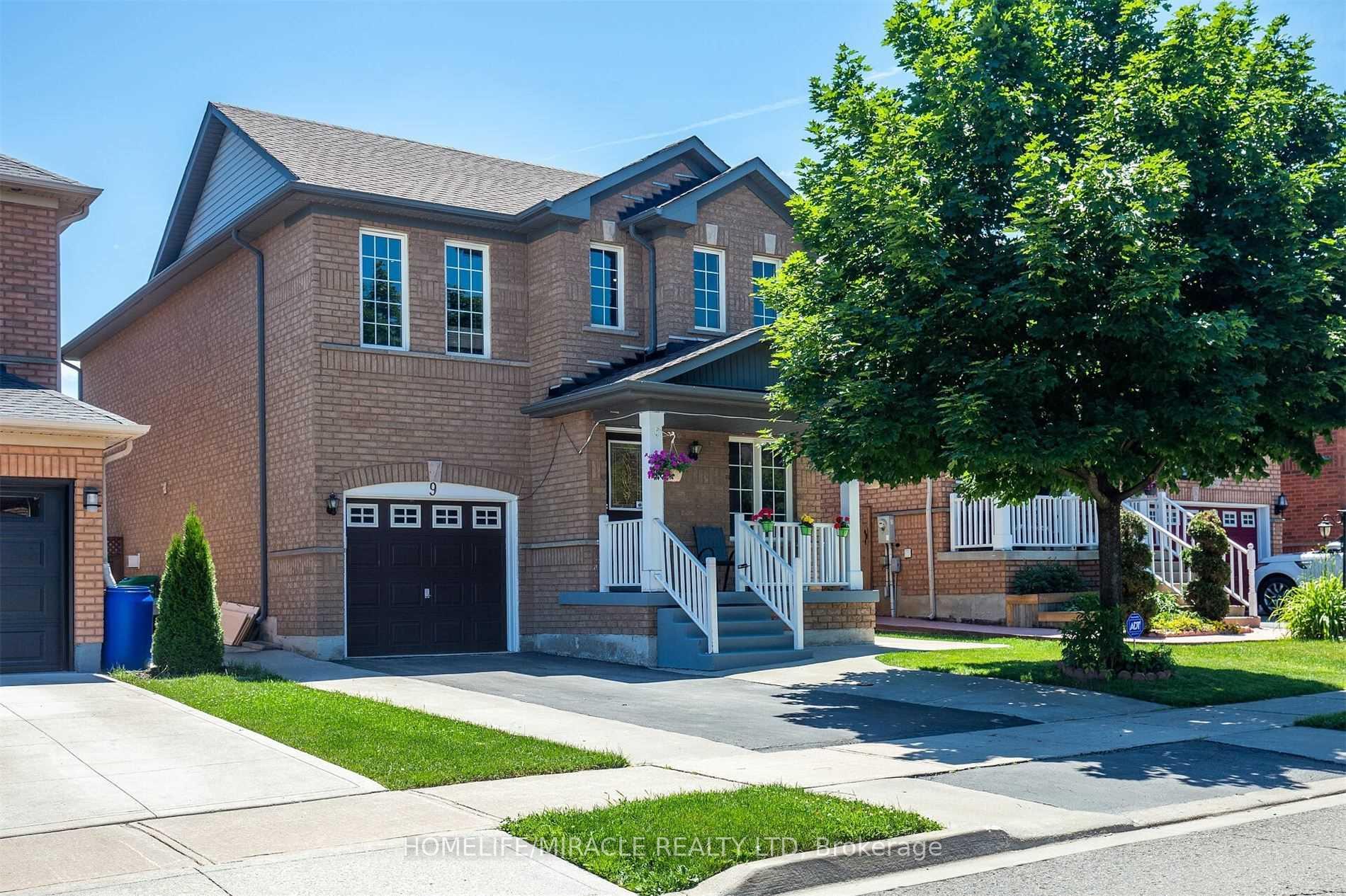 Front of Unit #upper, 9 Fairhill Avenue