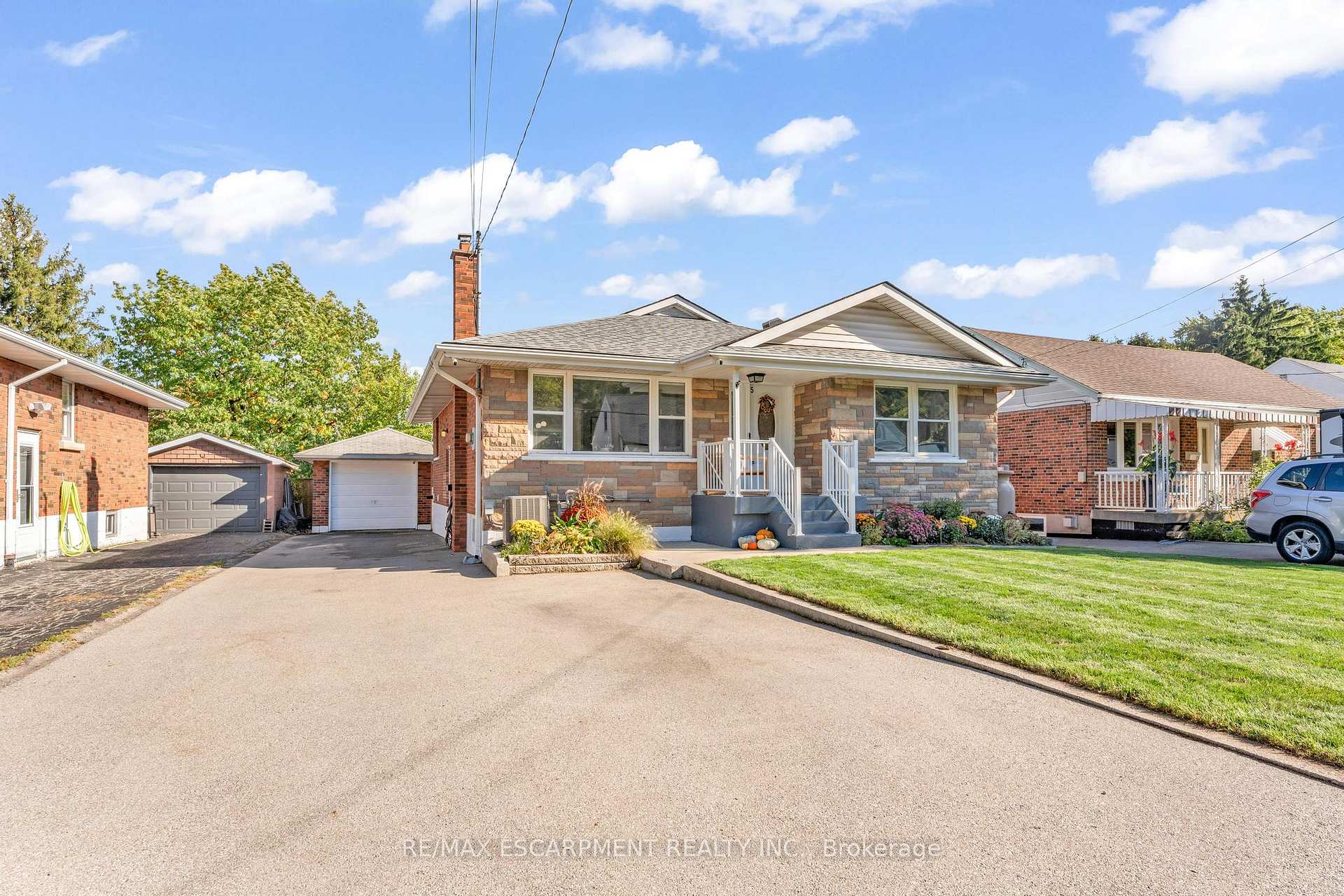 Photo 2 of 75 Cloverdale Avenue, Hamilton, Rosedale — HOMEH