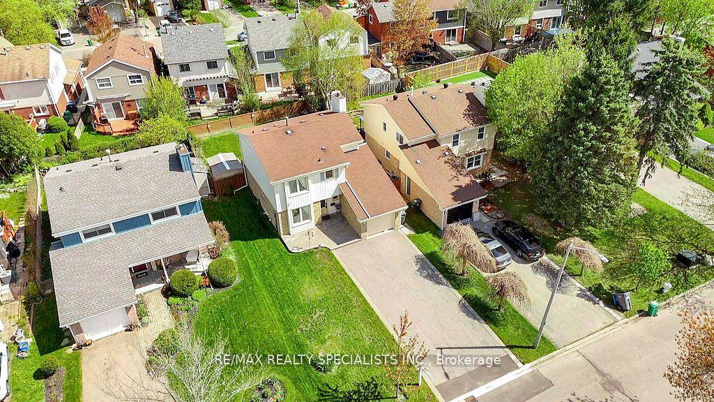Photo 32 of 65 Somerset Drive, Brampton, Heart Lake West — HOMEH