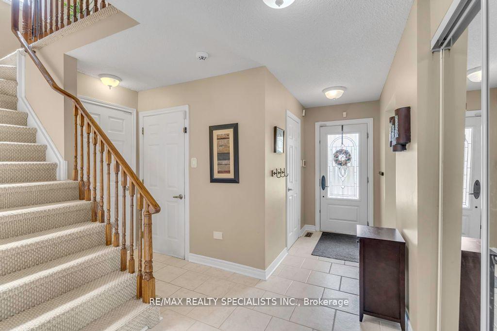 Photo 12 of 65 Somerset Drive, Brampton, Heart Lake West — HOMEH