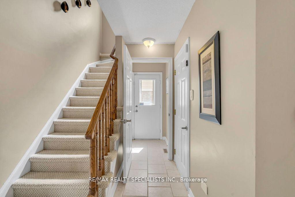 Photo 2 of 65 Somerset Drive, Brampton, Heart Lake West — HOMEH
