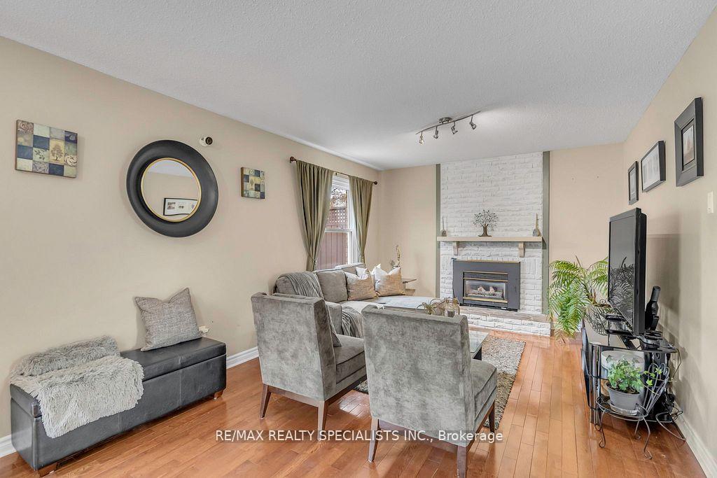 Photo 7 of 65 Somerset Drive, Brampton, Heart Lake West — HOMEH