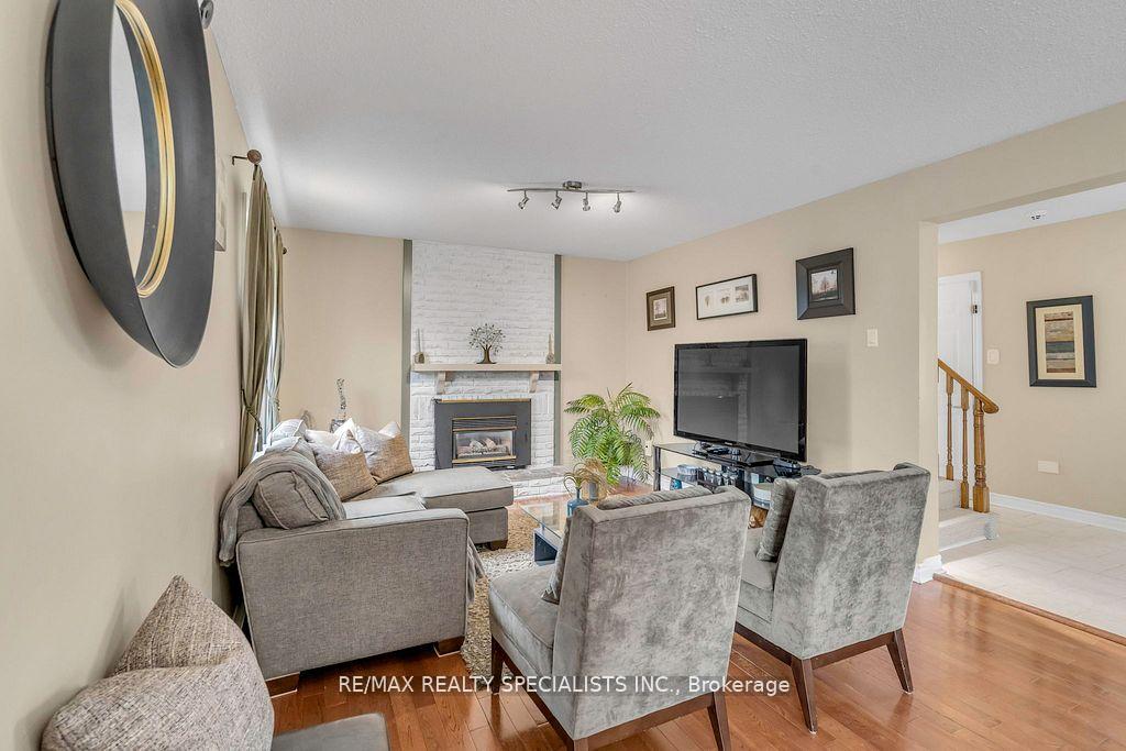 Photo 4 of 65 Somerset Drive, Brampton, Heart Lake West — HOMEH