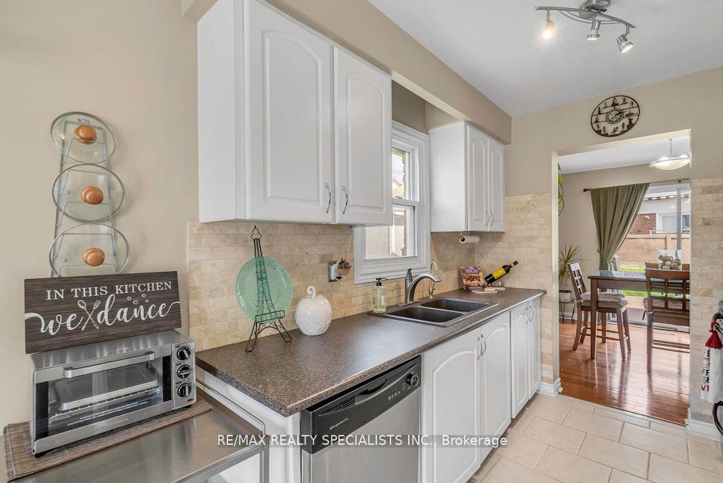 Photo 6 of 65 Somerset Drive, Brampton, Heart Lake West — HOMEH