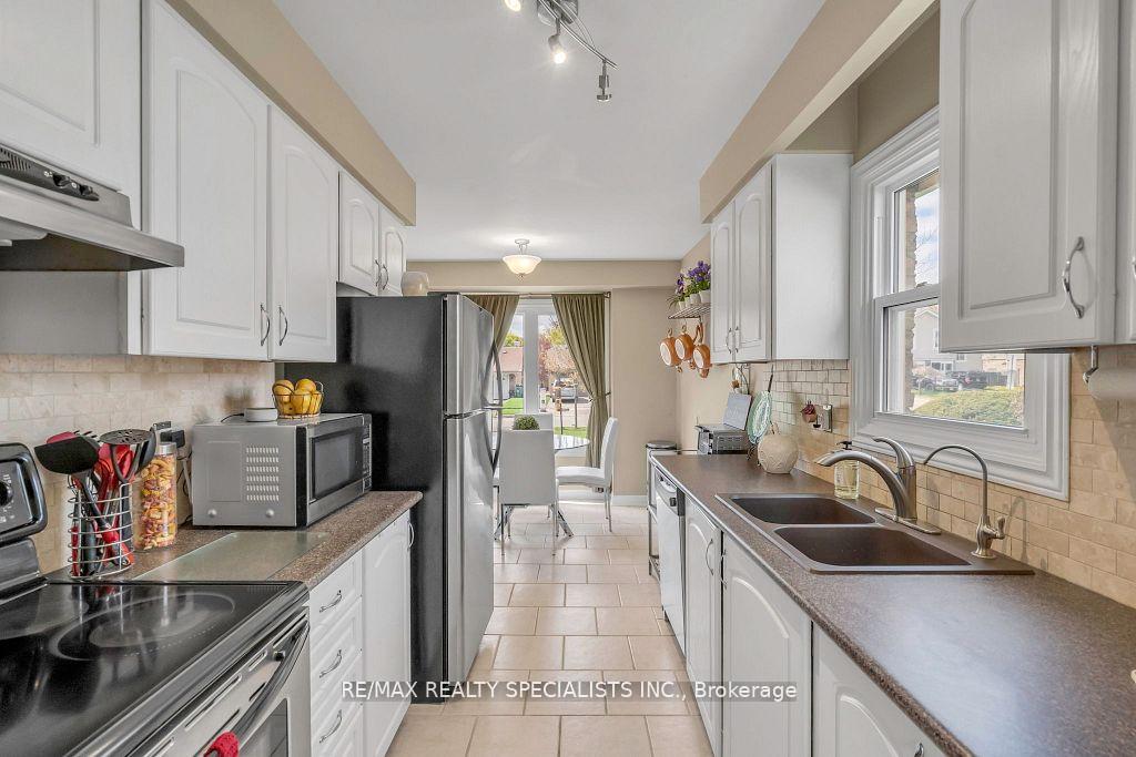 Photo 20 of 65 Somerset Drive, Brampton, Heart Lake West — HOMEH
