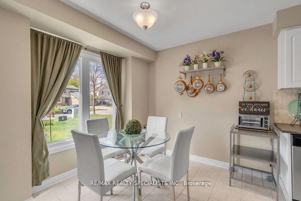 Photo 17 of 65 Somerset Drive, Brampton, Heart Lake West — HOMEH