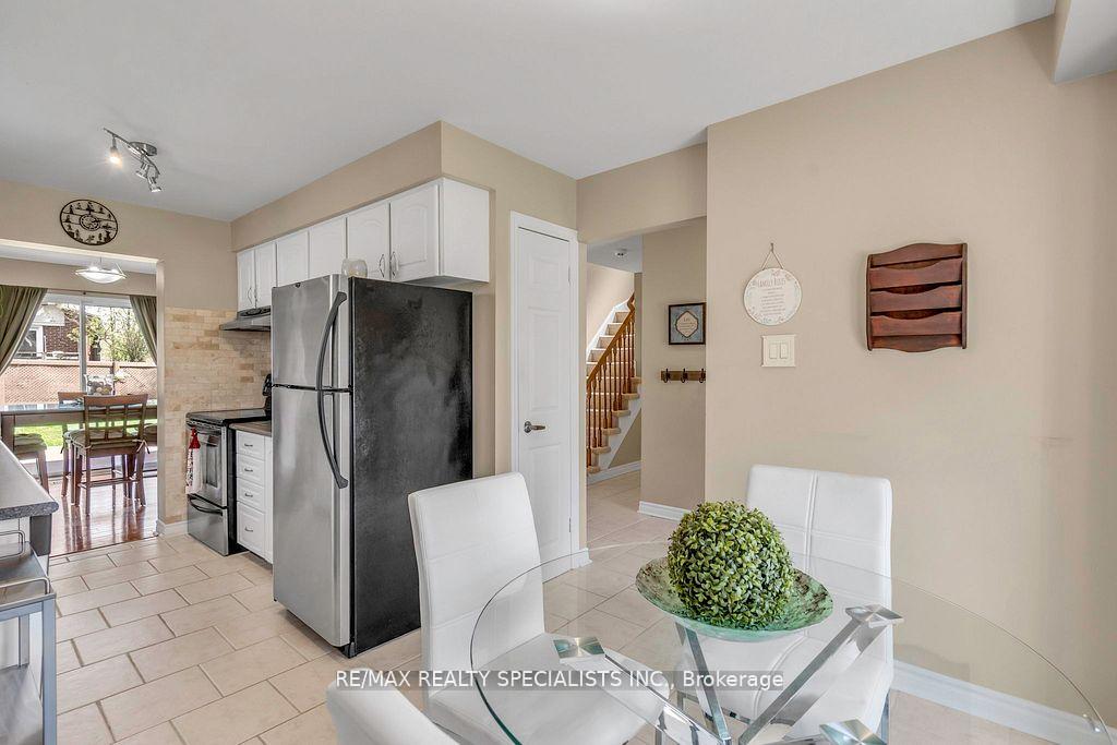 Photo 16 of 65 Somerset Drive, Brampton, Heart Lake West — HOMEH