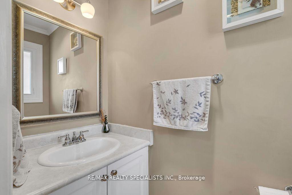 Photo 13 of 65 Somerset Drive, Brampton, Heart Lake West — HOMEH