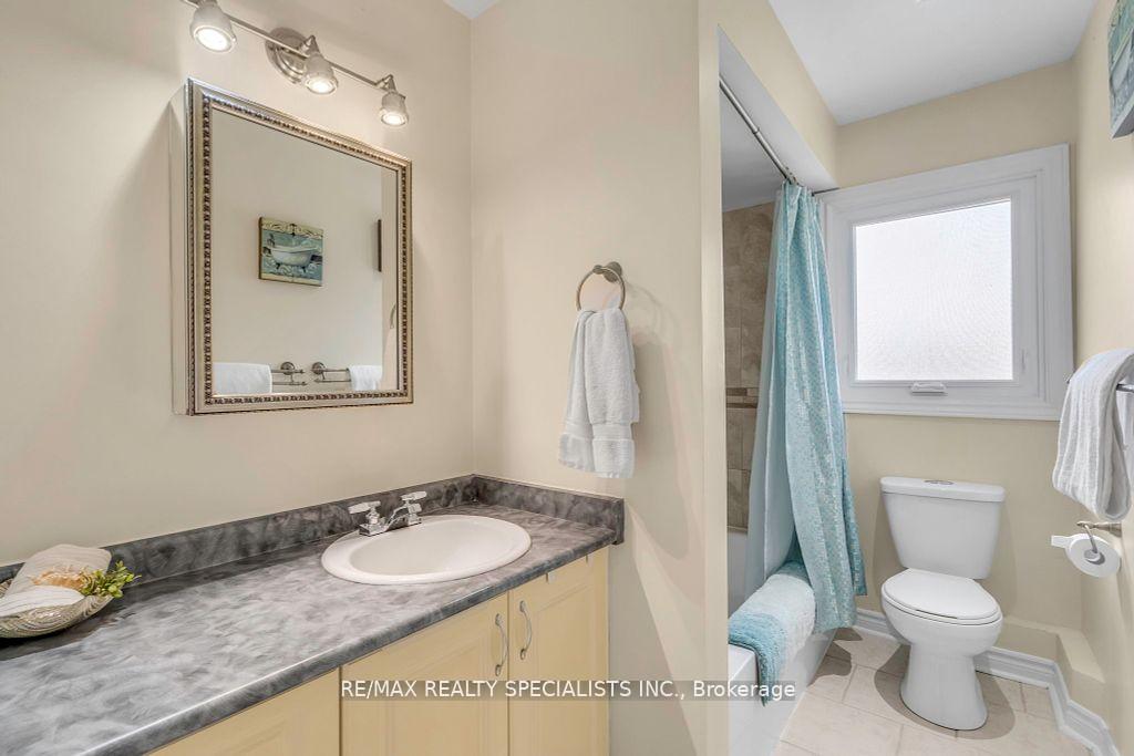Photo 25 of 65 Somerset Drive, Brampton, Heart Lake West — HOMEH