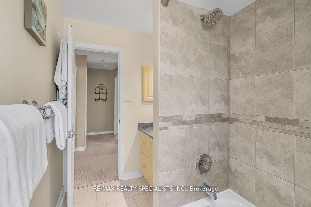 Photo 15 of 65 Somerset Drive, Brampton, Heart Lake West — HOMEH