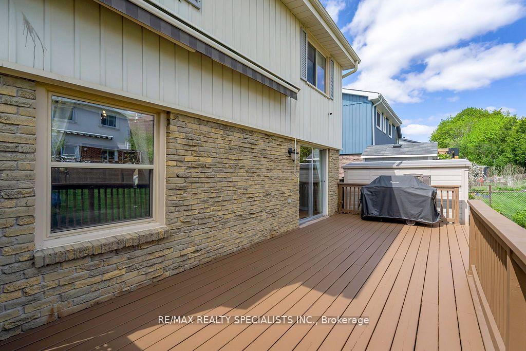Photo 23 of 65 Somerset Drive, Brampton, Heart Lake West — HOMEH
