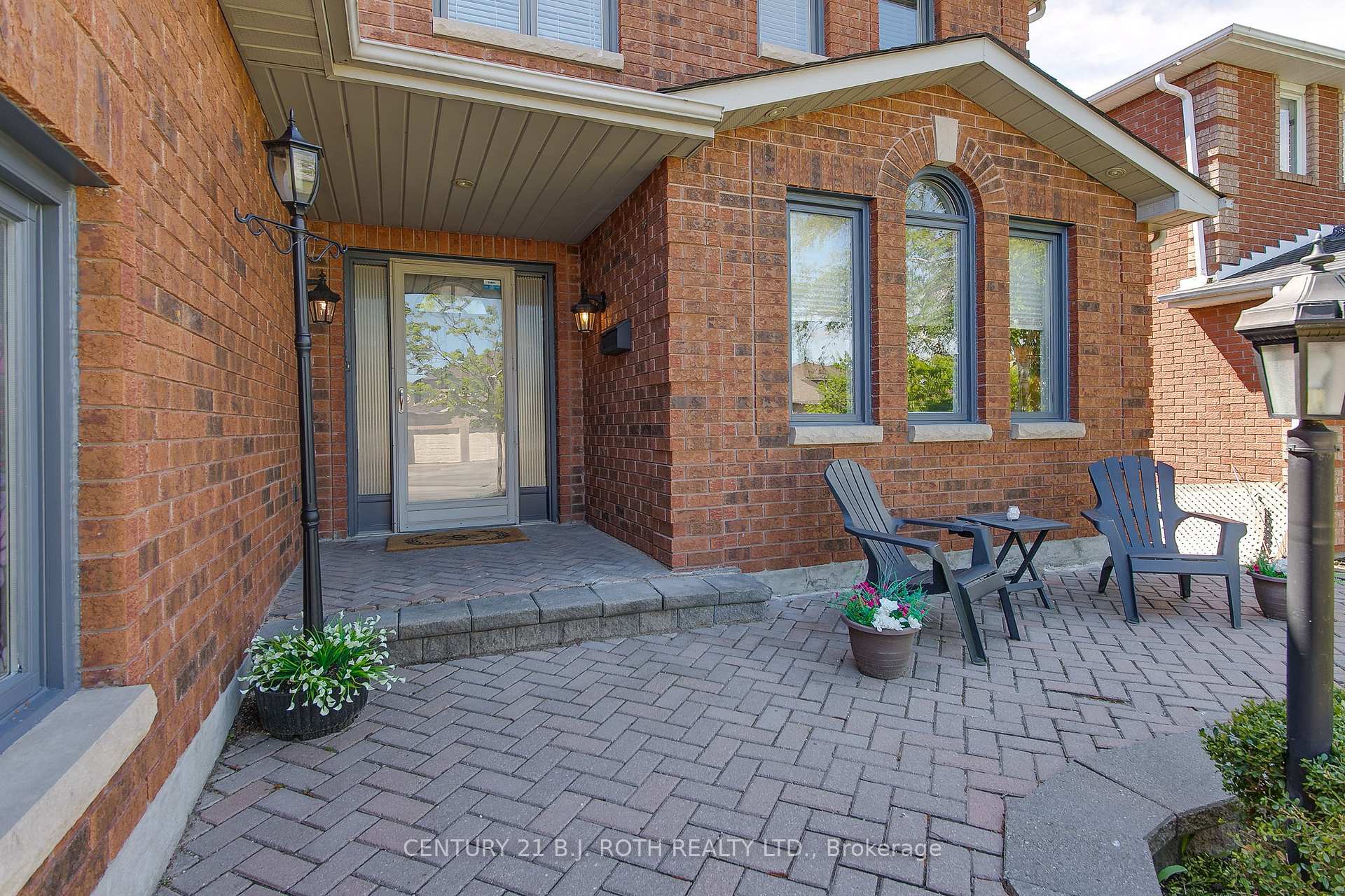 Photo 3 of 57 Finlay Road, Barrie, West Bayfield — HOMEH
