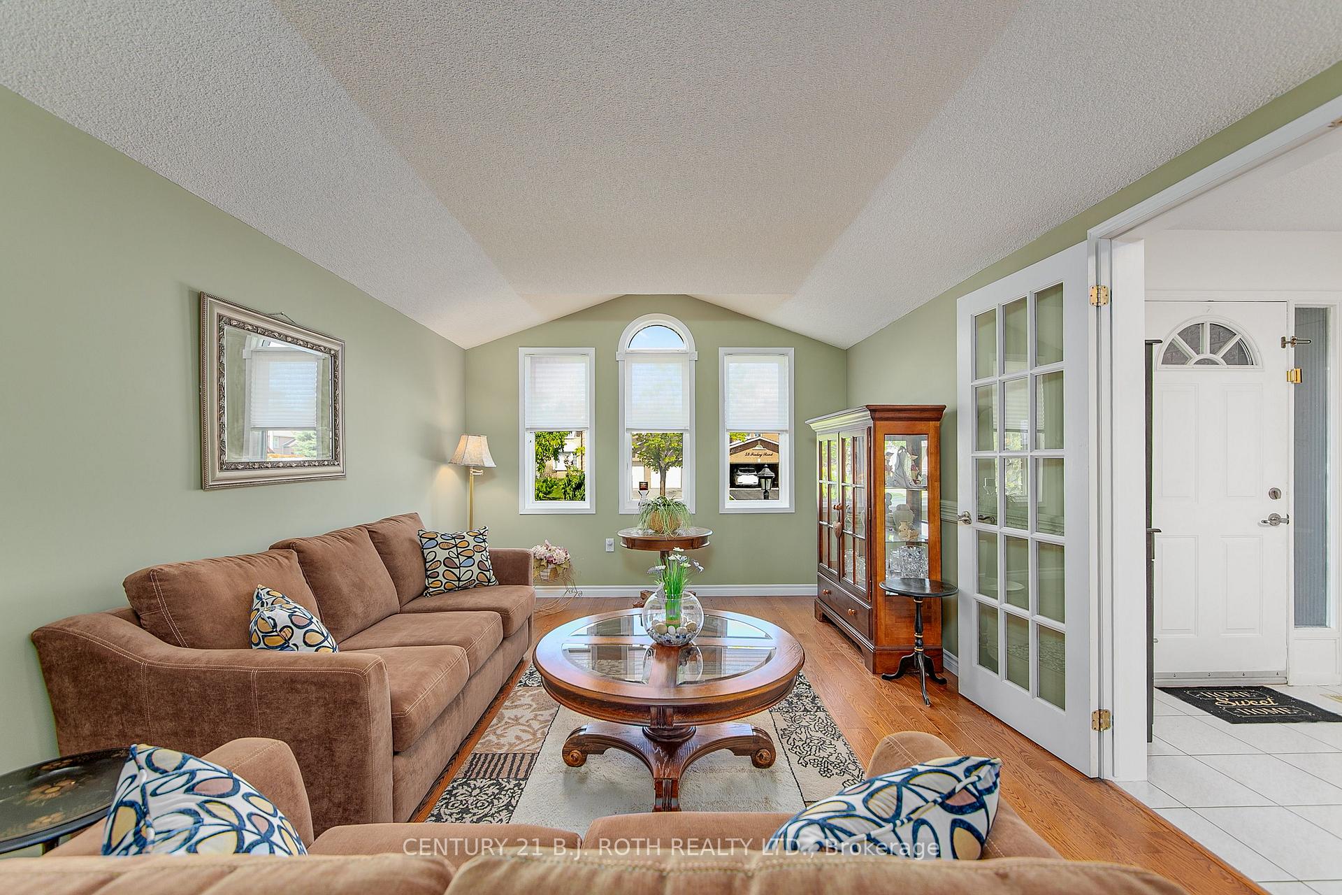Photo 5 of 57 Finlay Road, Barrie, West Bayfield — HOMEH