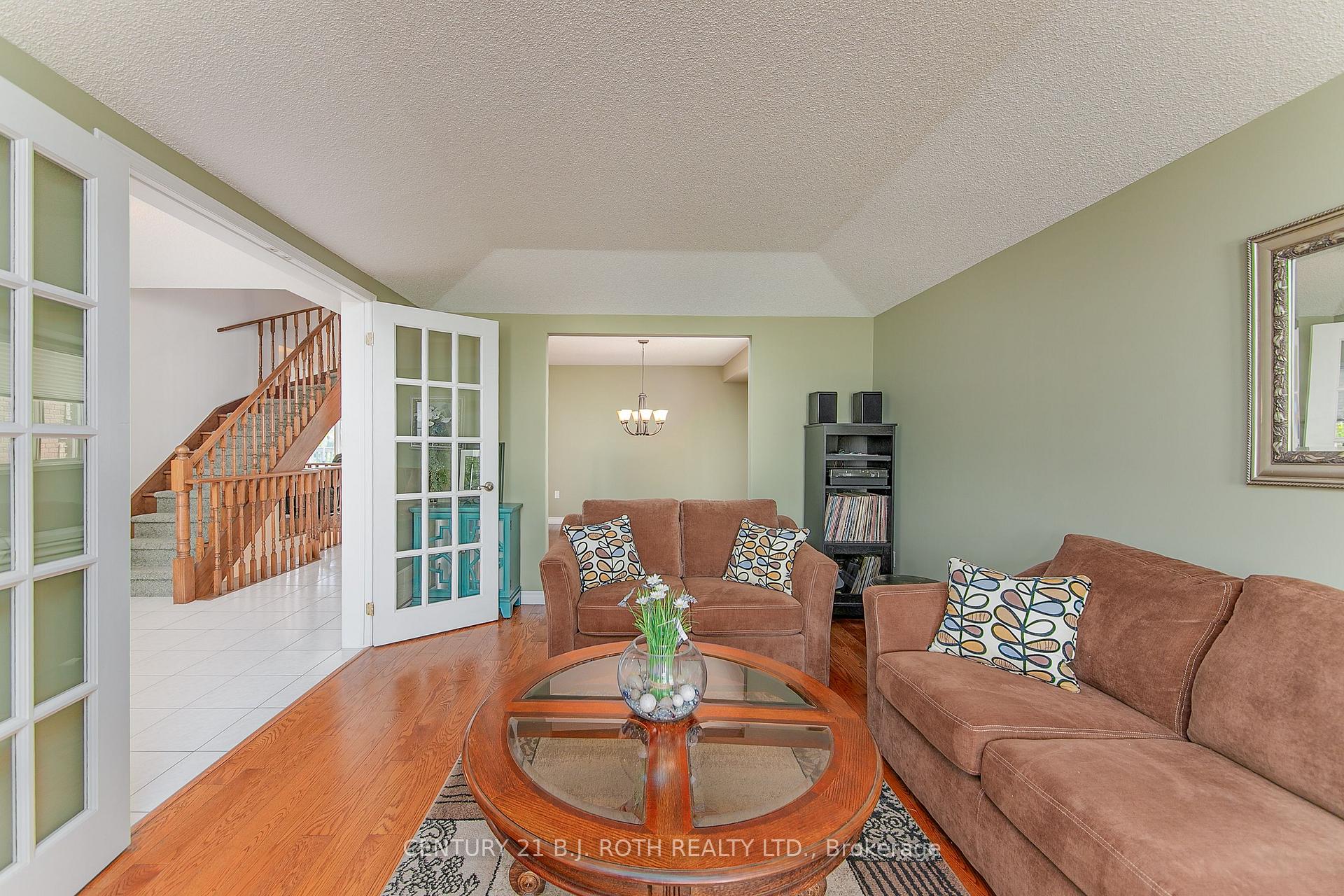 Photo 6 of 57 Finlay Road, Barrie, West Bayfield — HOMEH