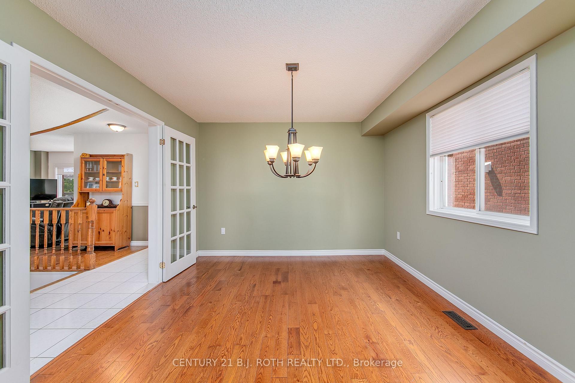 Photo 8 of 57 Finlay Road, Barrie, West Bayfield — HOMEH