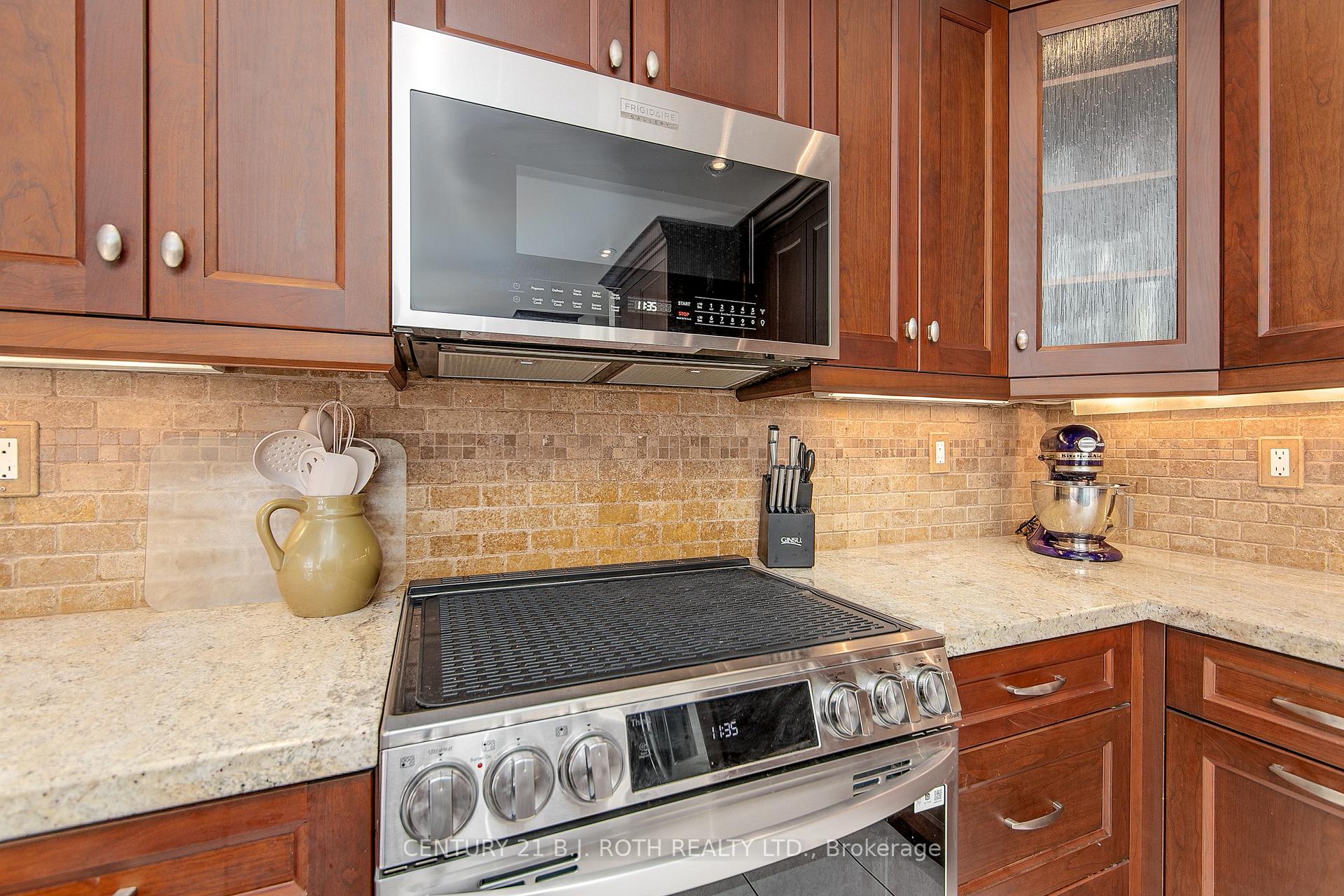 Photo 11 of 57 Finlay Road, Barrie, West Bayfield — HOMEH