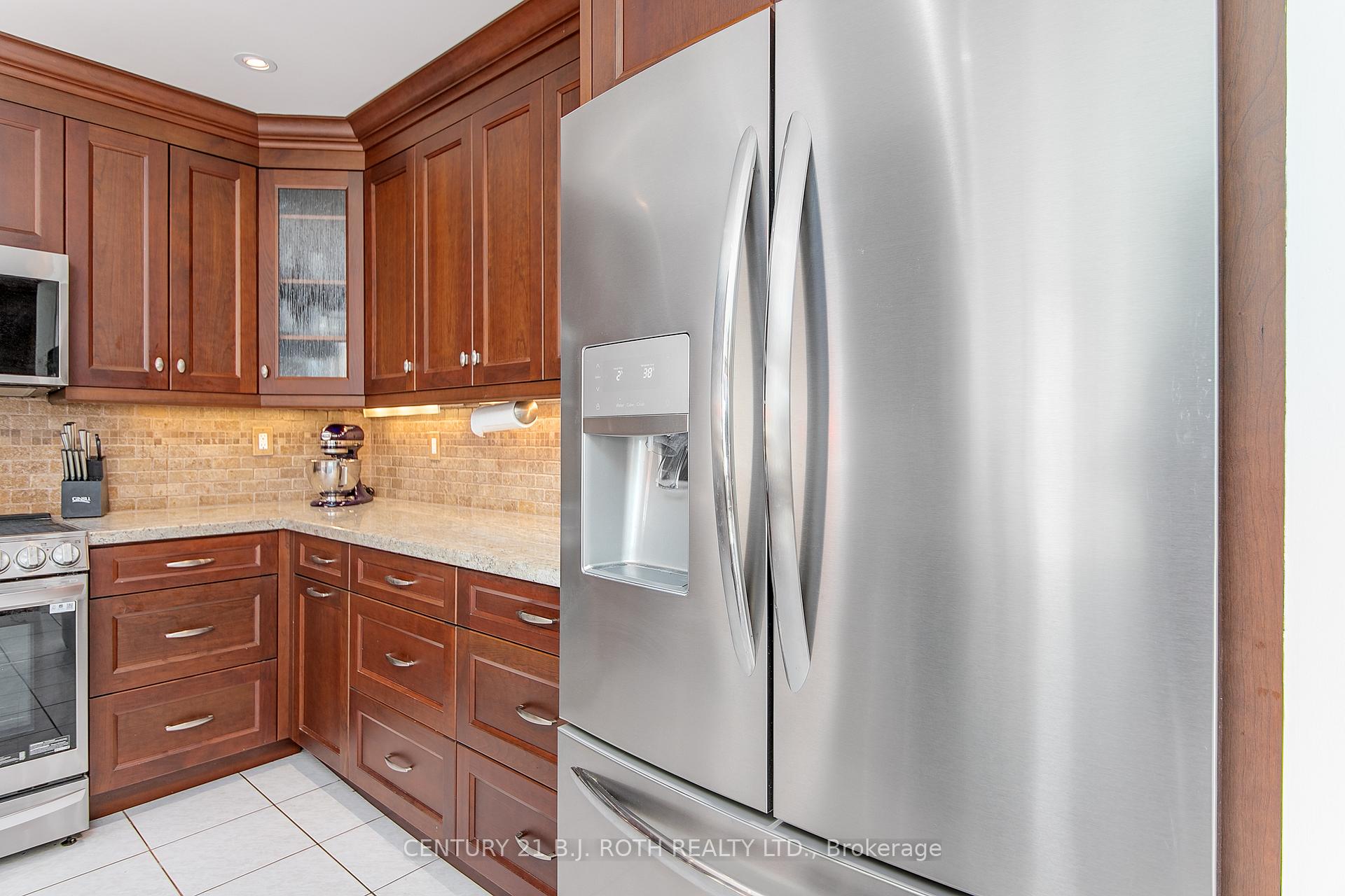 Photo 12 of 57 Finlay Road, Barrie, West Bayfield — HOMEH