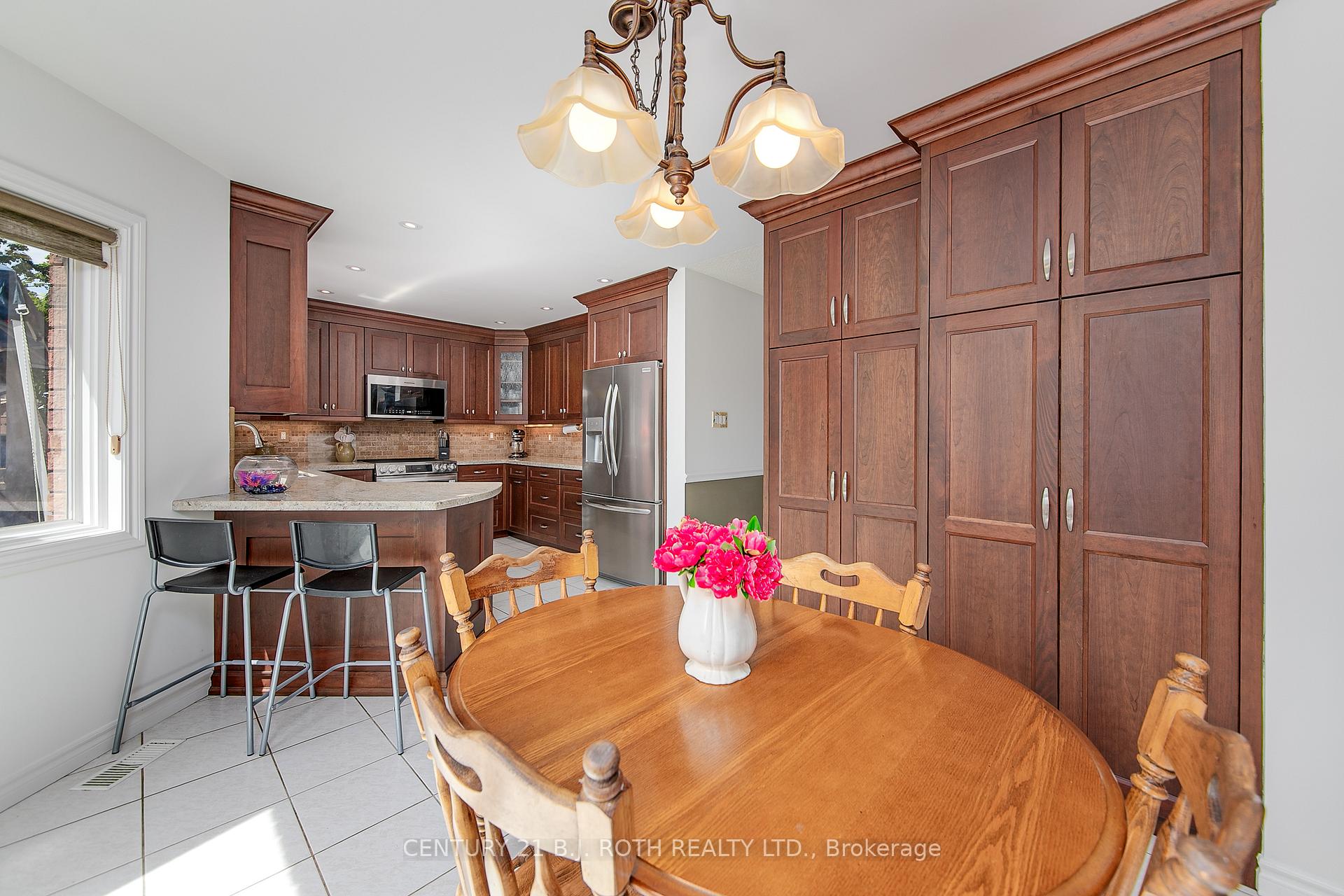 Photo 15 of 57 Finlay Road, Barrie, West Bayfield — HOMEH