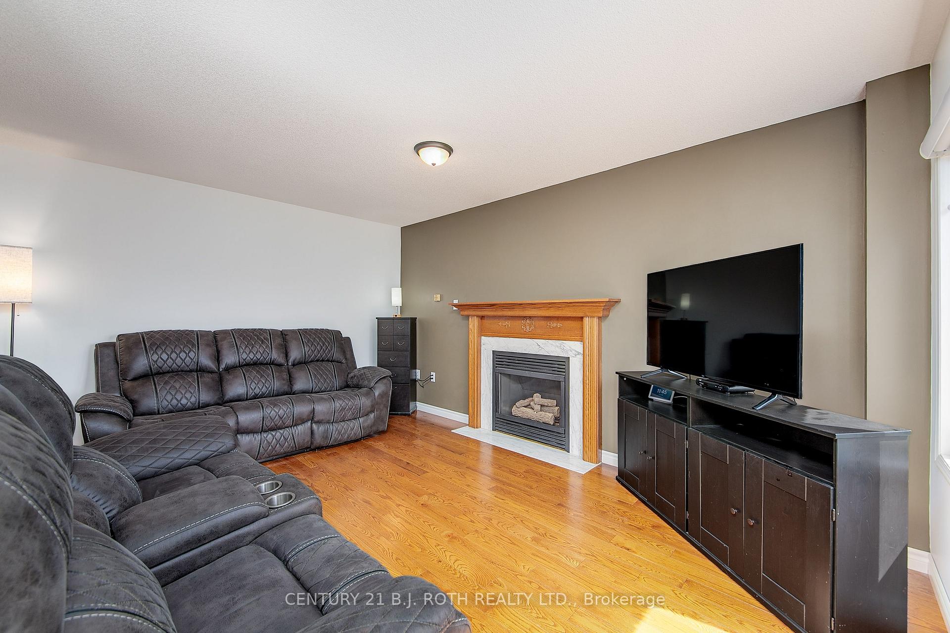 Photo 21 of 57 Finlay Road, Barrie, West Bayfield — HOMEH