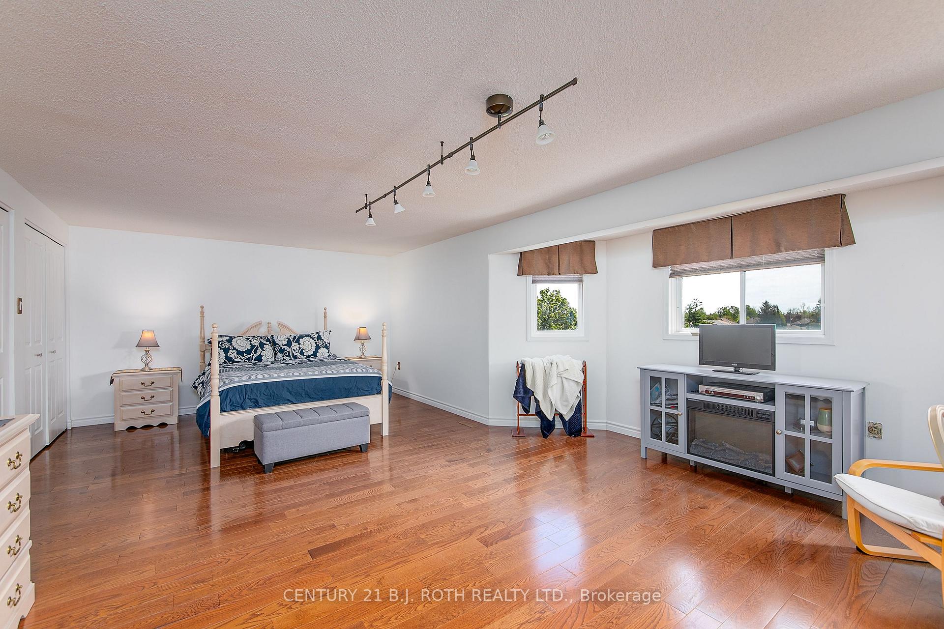 Photo 24 of 57 Finlay Road, Barrie, West Bayfield — HOMEH