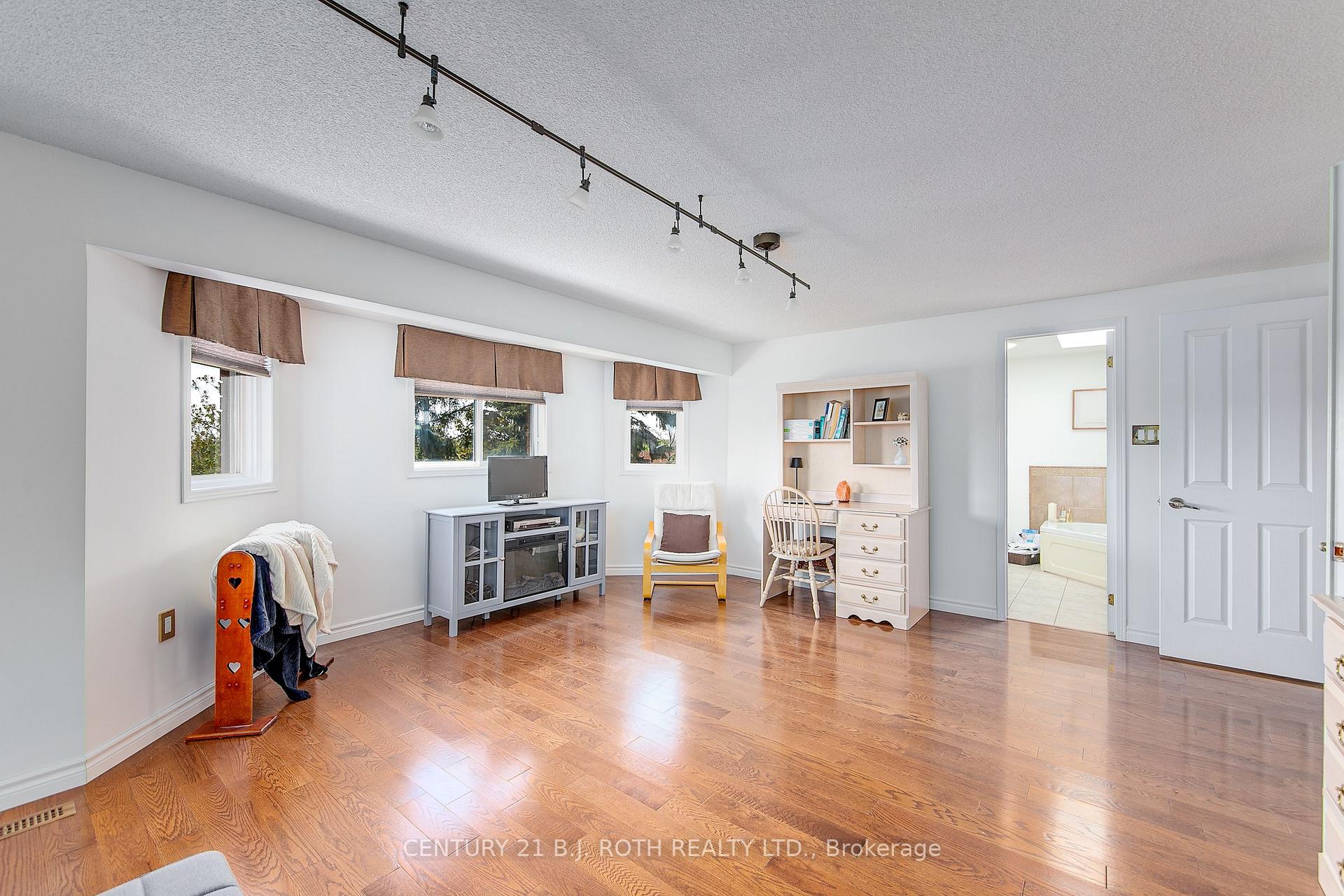 Photo 25 of 57 Finlay Road, Barrie, West Bayfield — HOMEH