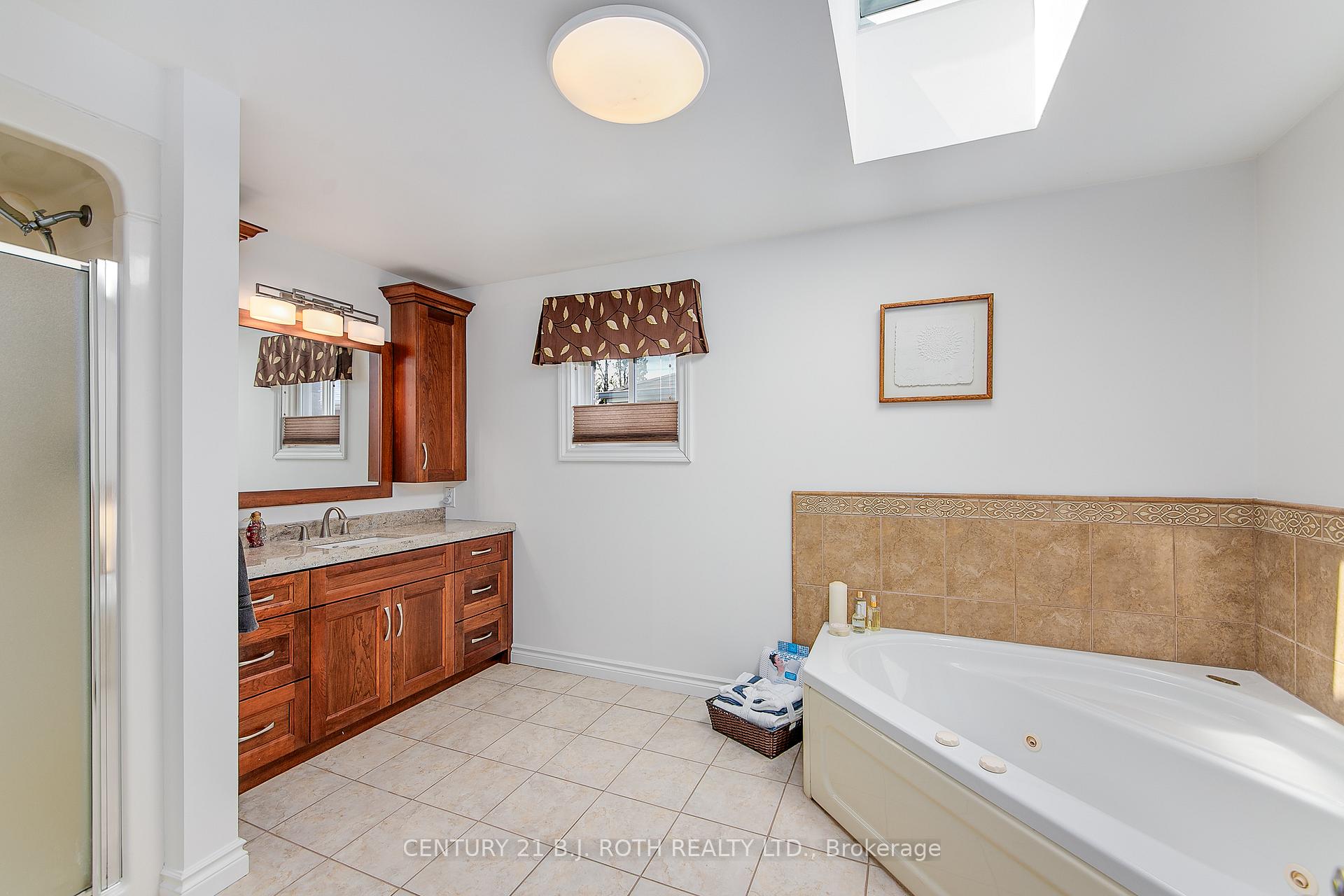 Photo 26 of 57 Finlay Road, Barrie, West Bayfield — HOMEH