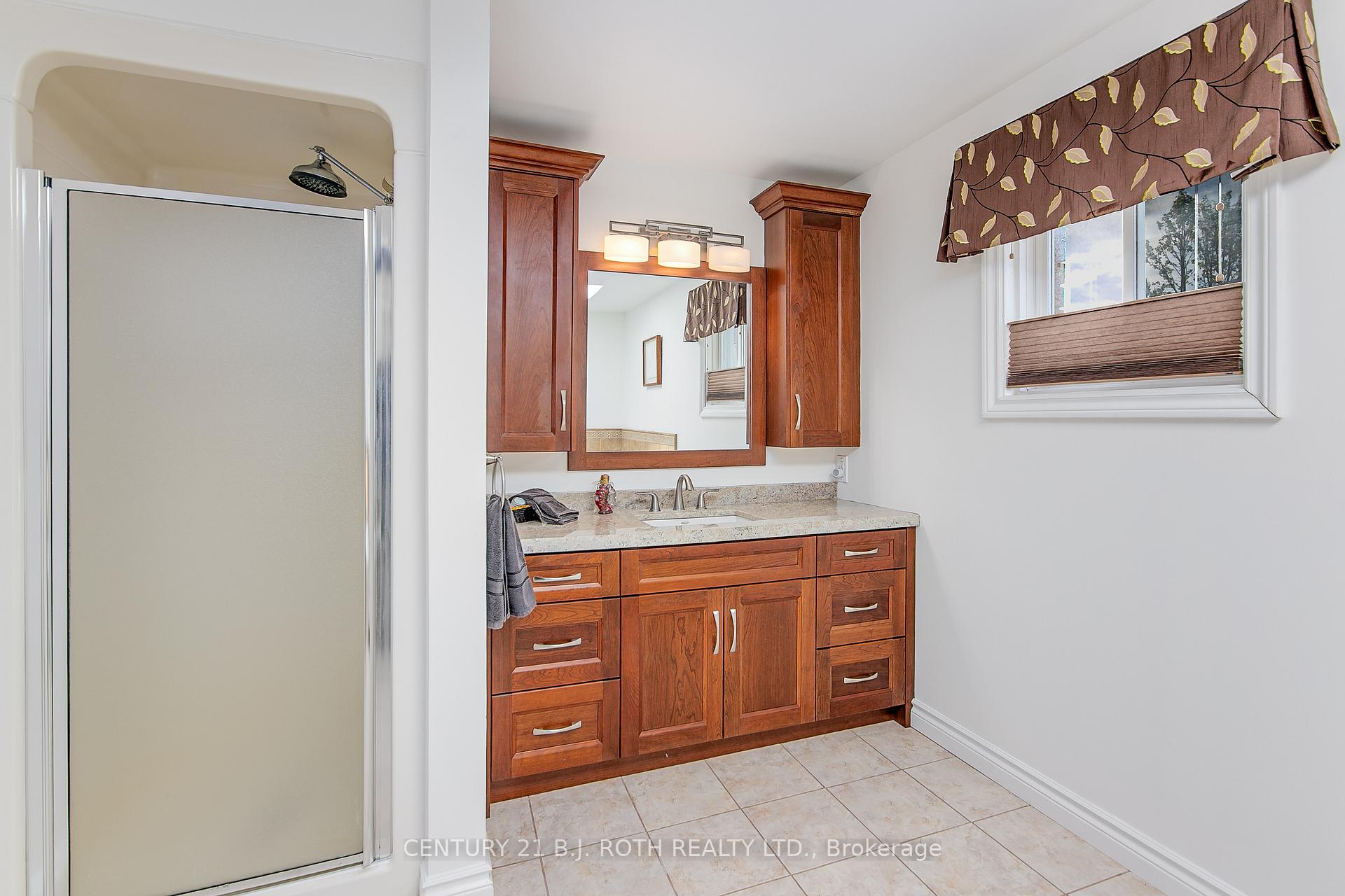 Photo 27 of 57 Finlay Road, Barrie, West Bayfield — HOMEH