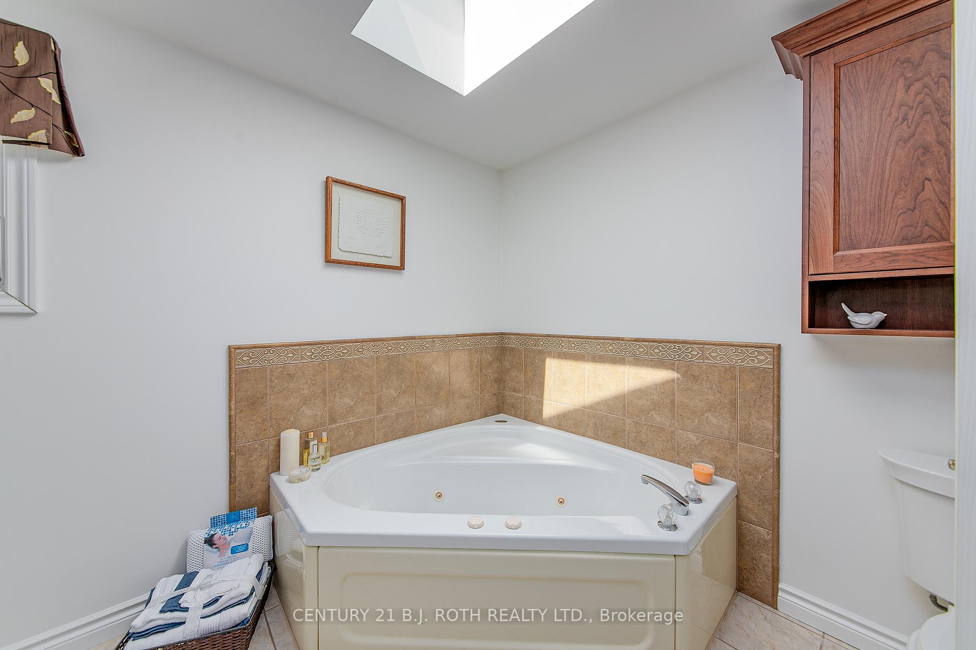Photo 28 of 57 Finlay Road, Barrie, West Bayfield — HOMEH