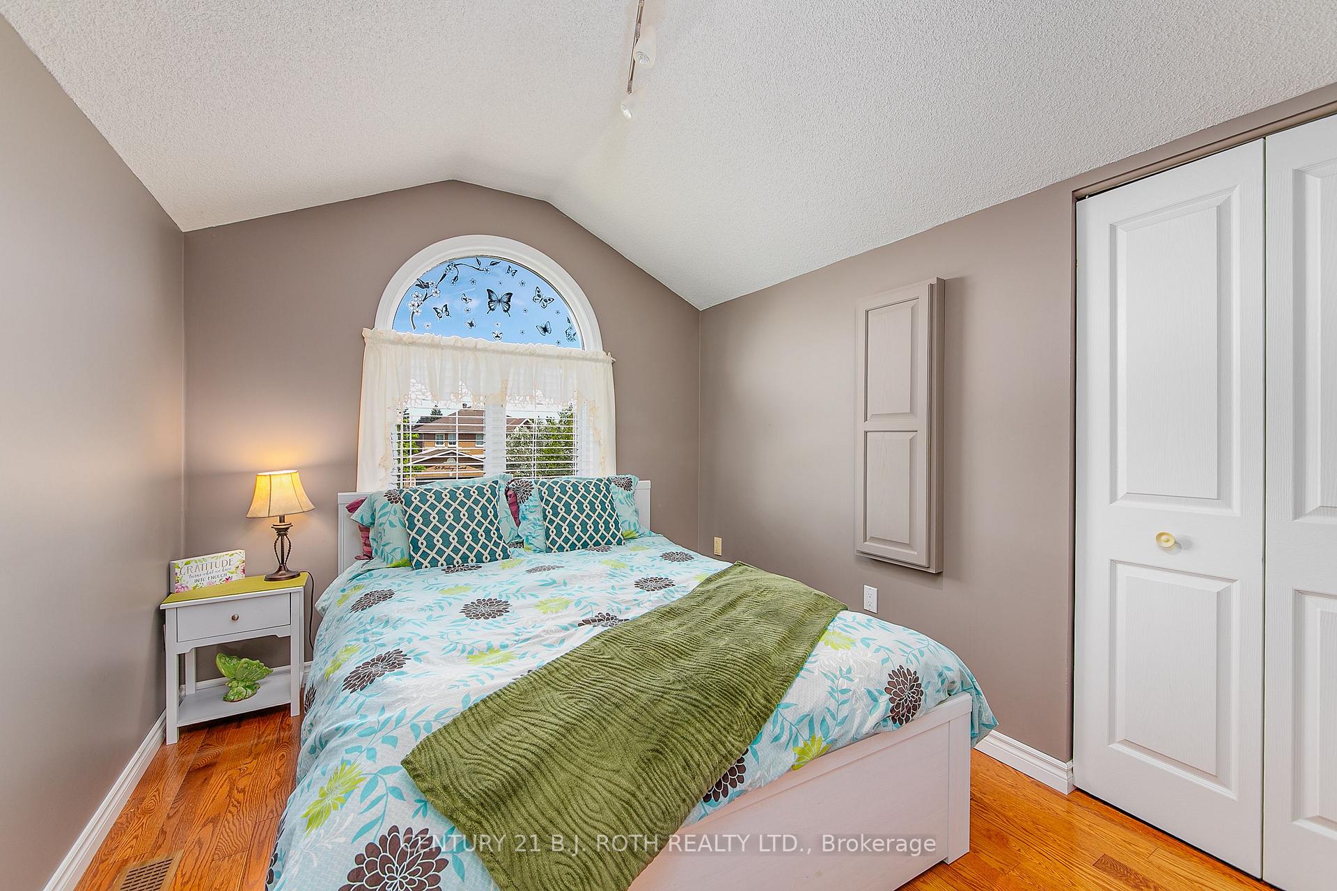 Photo 30 of 57 Finlay Road, Barrie, West Bayfield — HOMEH