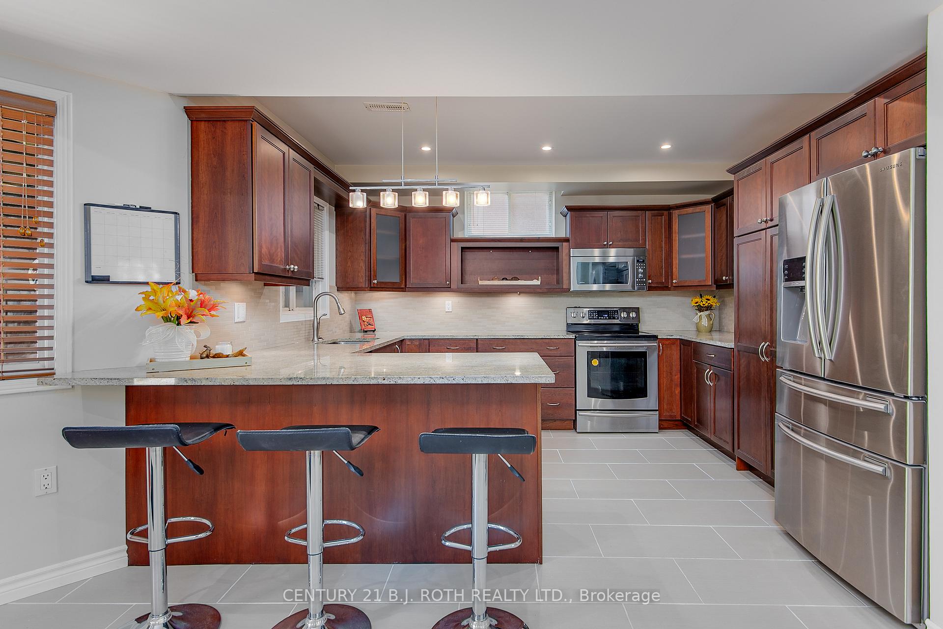 Photo 36 of 57 Finlay Road, Barrie, West Bayfield — HOMEH
