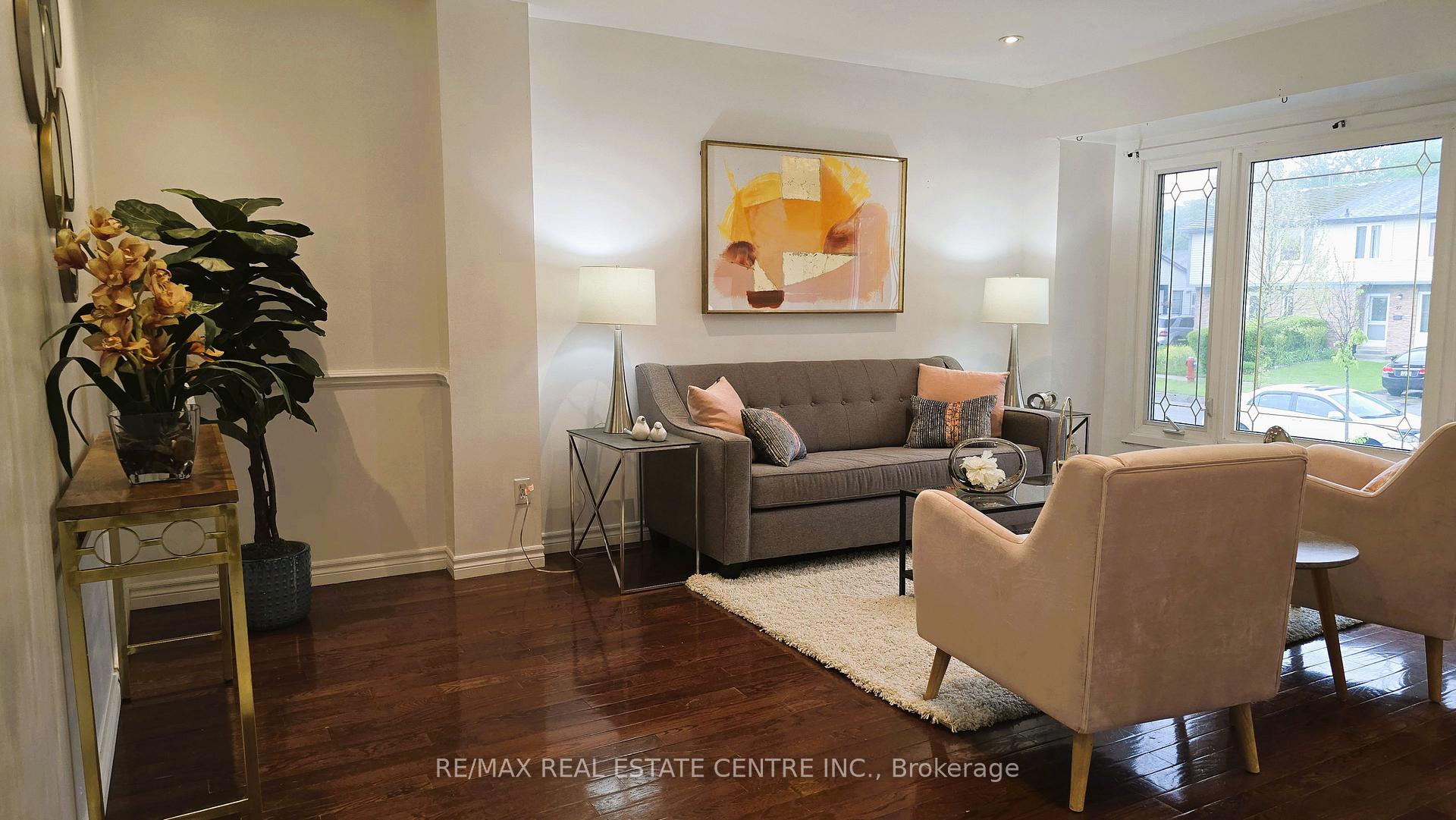 Photo 14 of 24 Salisbury Circle, Brampton, Brampton North — HOMEH