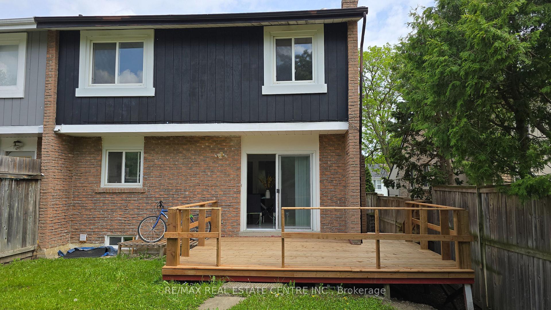 Photo 20 of 24 Salisbury Circle, Brampton, Brampton North — HOMEH