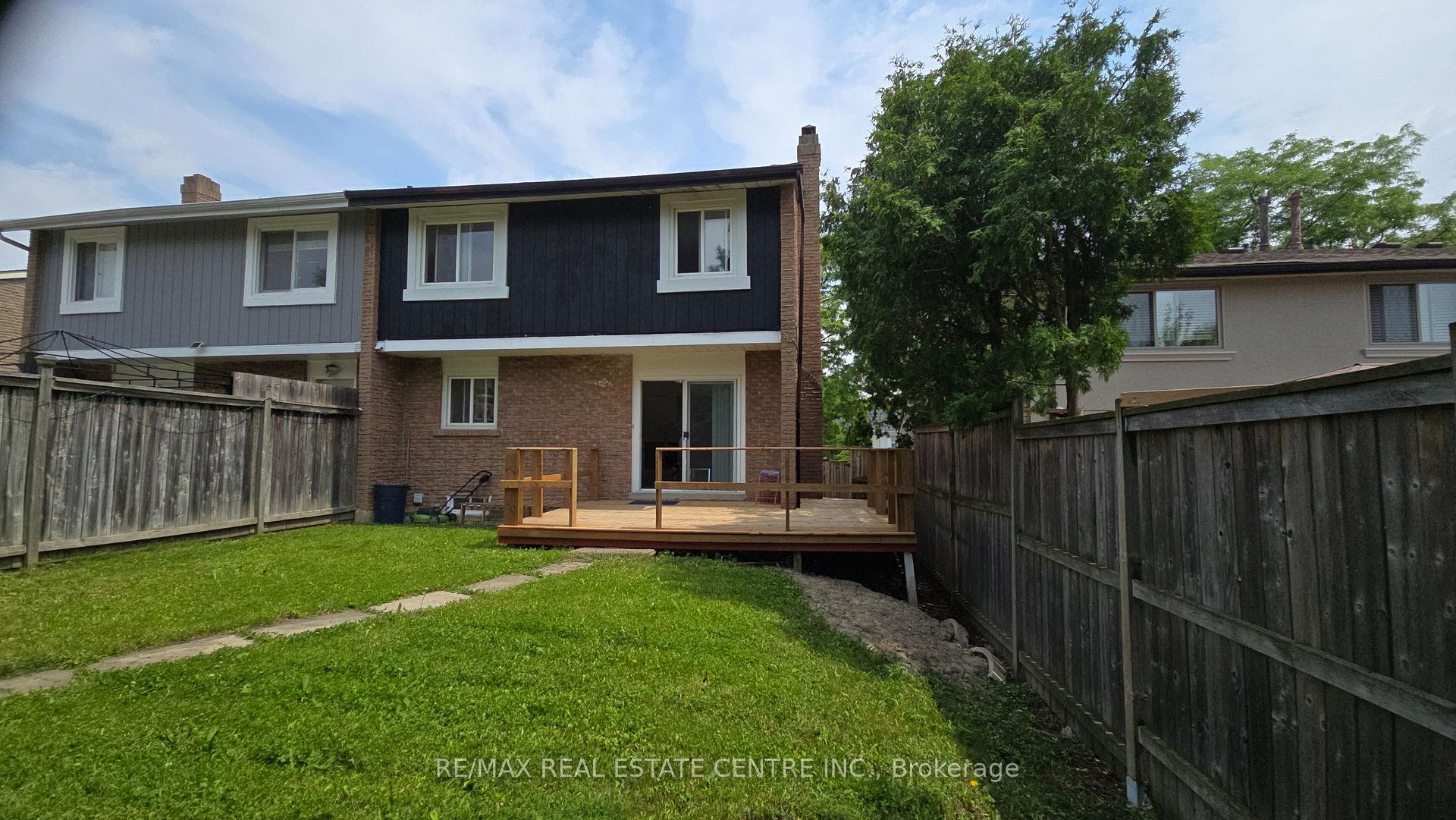Photo 7 of 24 Salisbury Circle, Brampton, Brampton North — HOMEH
