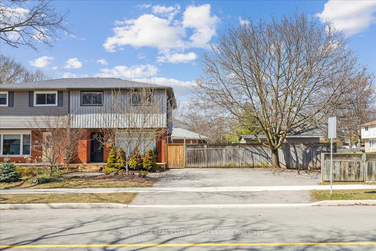 Photo 2 of 2423 Mount Forest Drive, Burlington, Mountainside — HOMEH