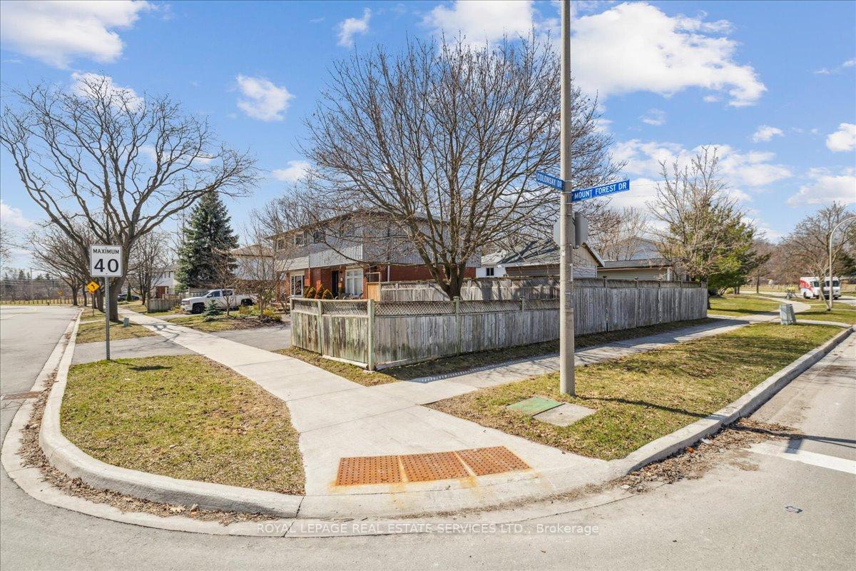 Photo 3 of 2423 Mount Forest Drive, Burlington, Mountainside — HOMEH