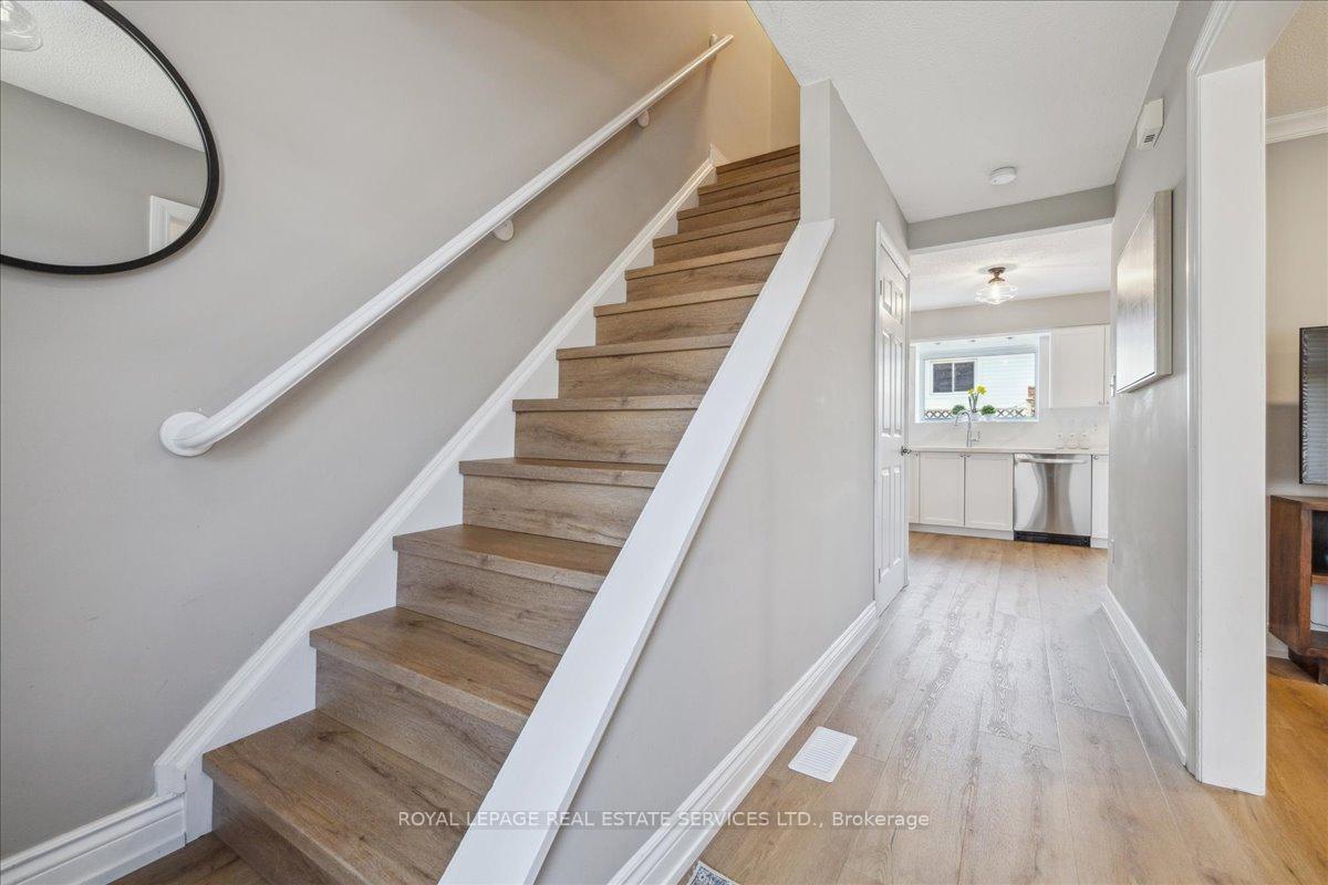 Photo 7 of 2423 Mount Forest Drive, Burlington, Mountainside — HOMEH