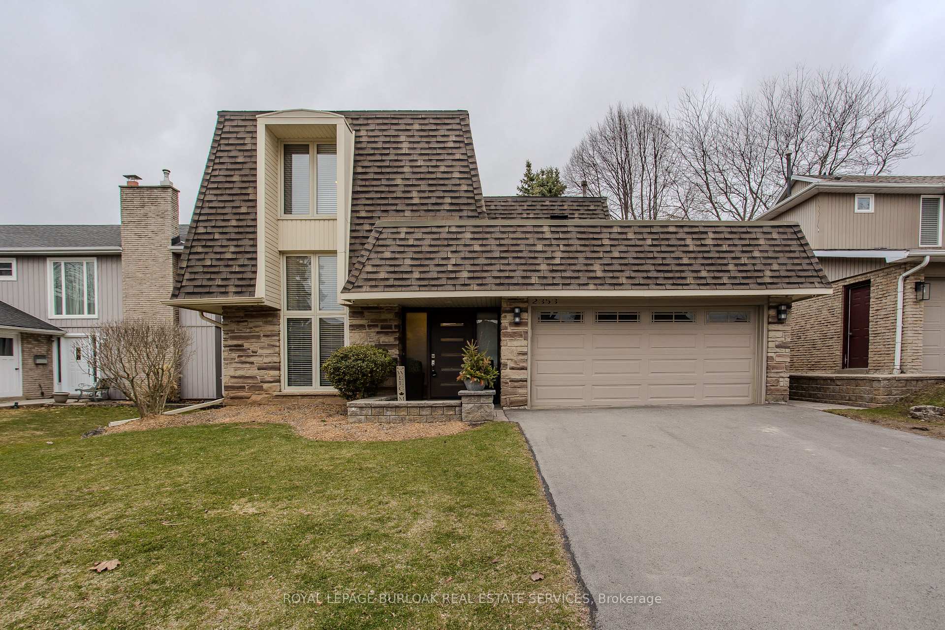 Photo 2 of 2353 Sinclair Circle, Burlington, Brant Hills — HOMEH