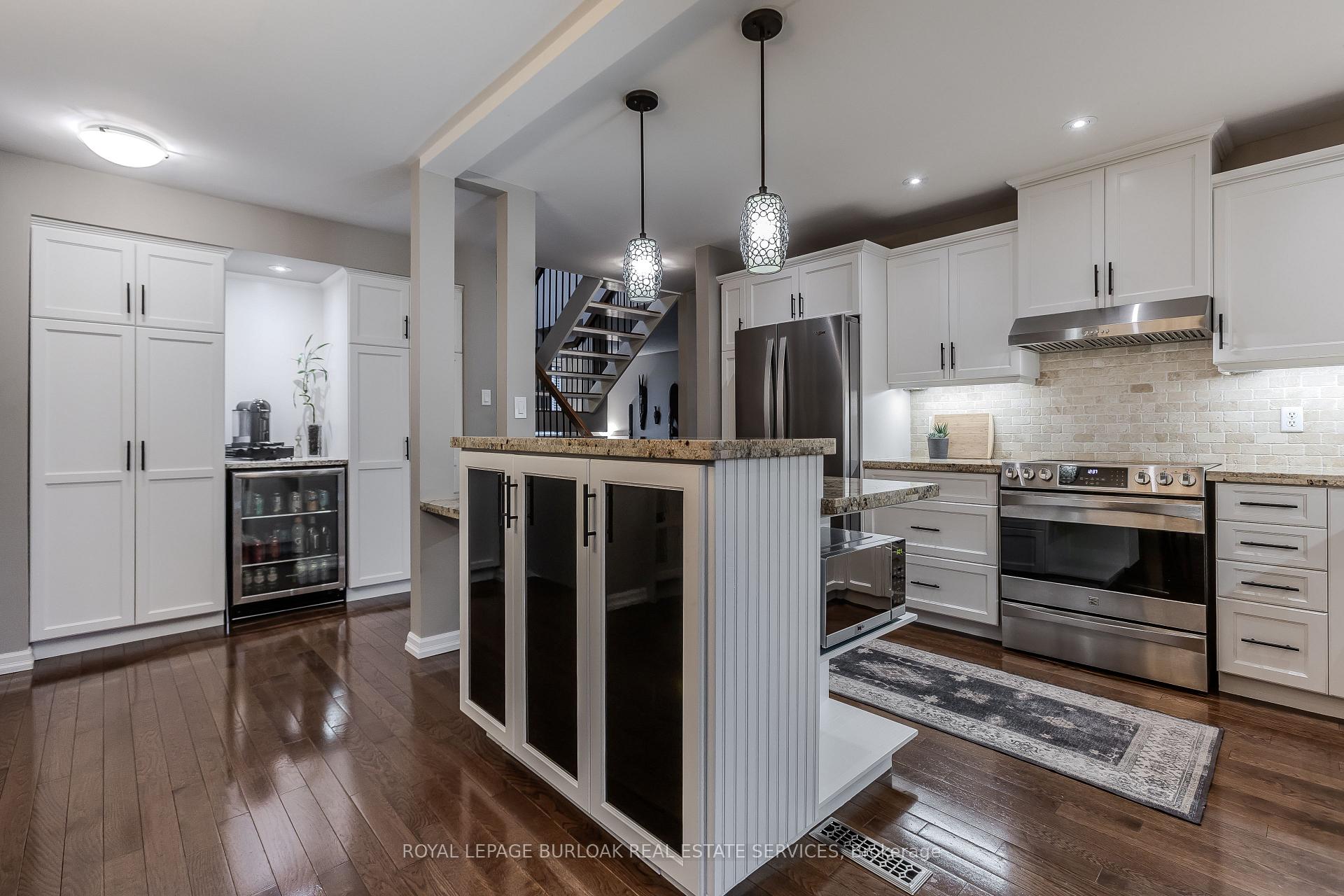 Photo 17 of 2353 Sinclair Circle, Burlington, Brant Hills — HOMEH