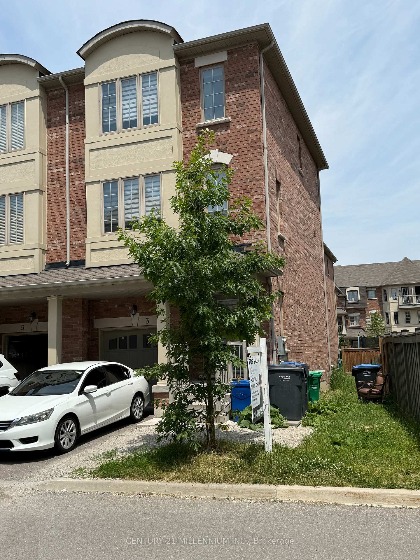 Photo 3 of 3 Hobart Gardens, Brampton, Heart Lake East — HOMEH