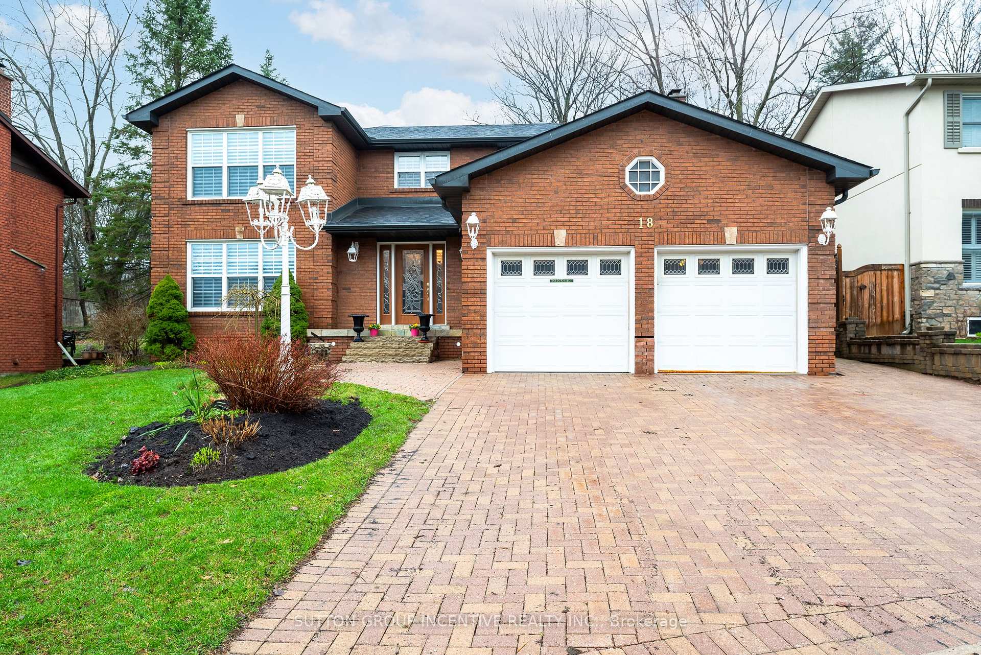 Photo 3 of 18 Valley Drive, Barrie, Sunnidale — HOMEH