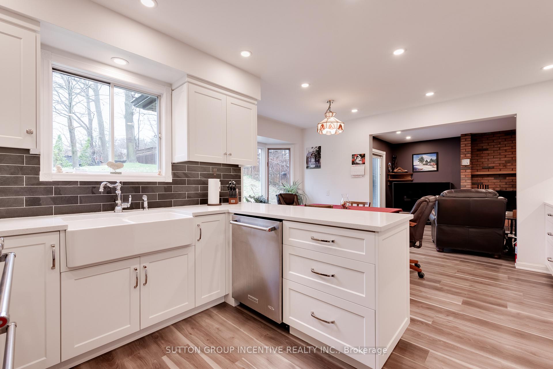 Photo 8 of 18 Valley Drive, Barrie, Sunnidale — HOMEH