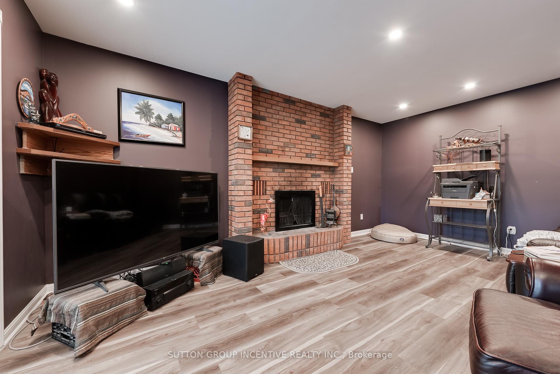Photo 11 of 18 Valley Drive, Barrie, Sunnidale — HOMEH