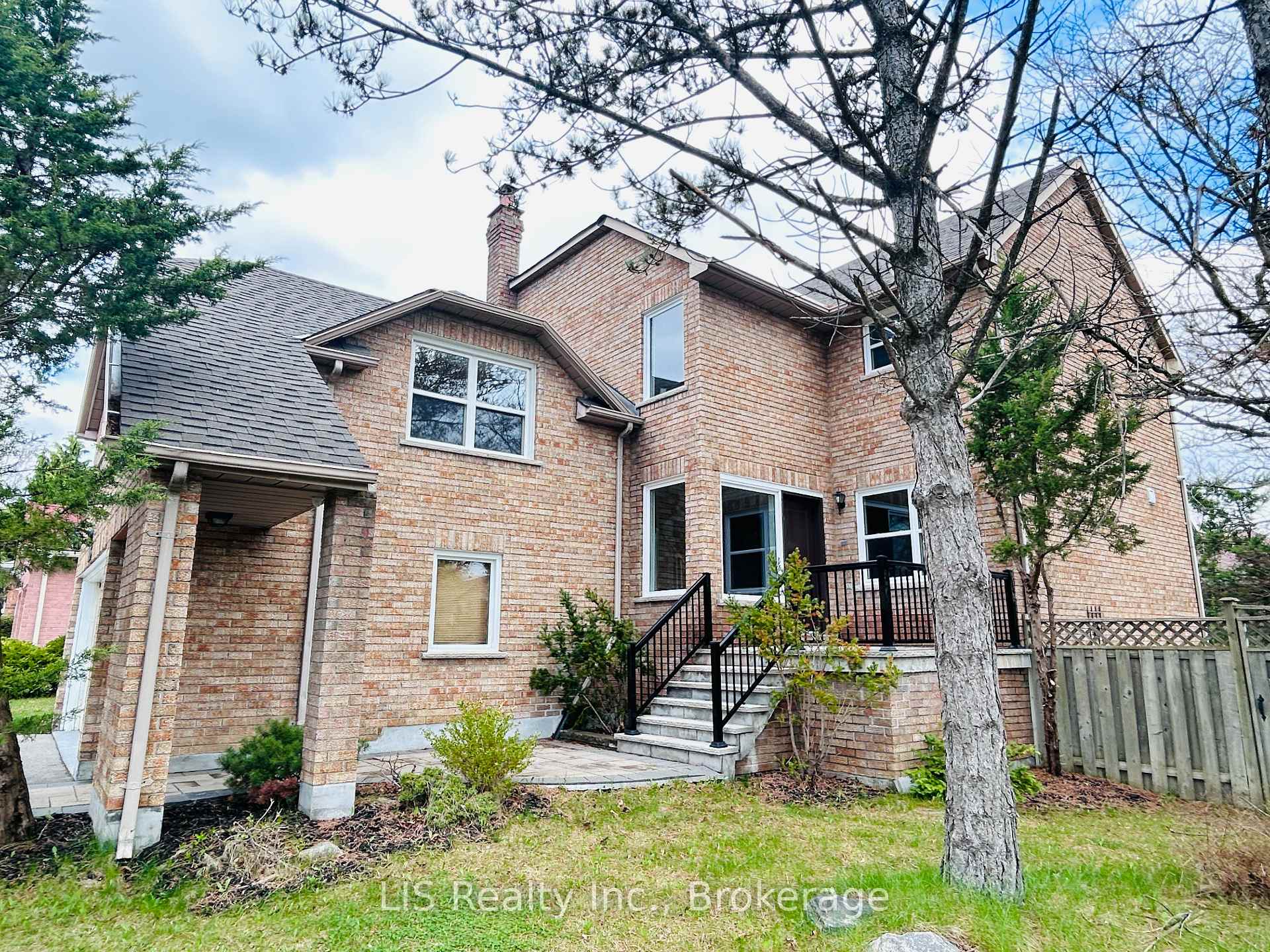 Photo 1 of 195 Delayne Drive, Aurora, Aurora Heights — HOMEH